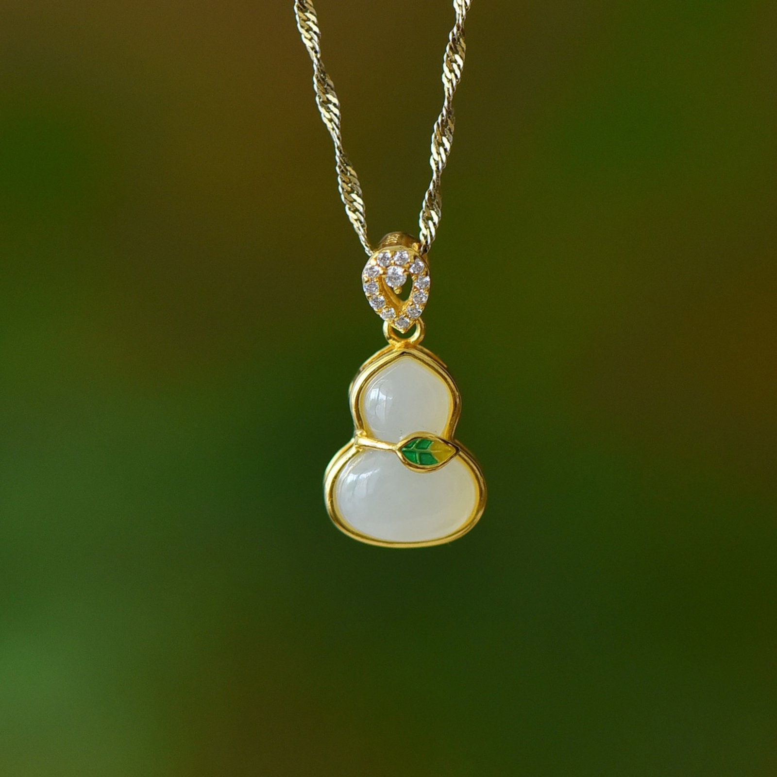 An Exquisite Sterling Silver-Gold Plated Inlaid White Jade Enamel Pendant: An Exquisite Sterling Silver-Gold Plated Inlaid White Jade Enamel Pendant,Size:0.4inx0.5in 纯银镀金镶白玉珐琅吊坠