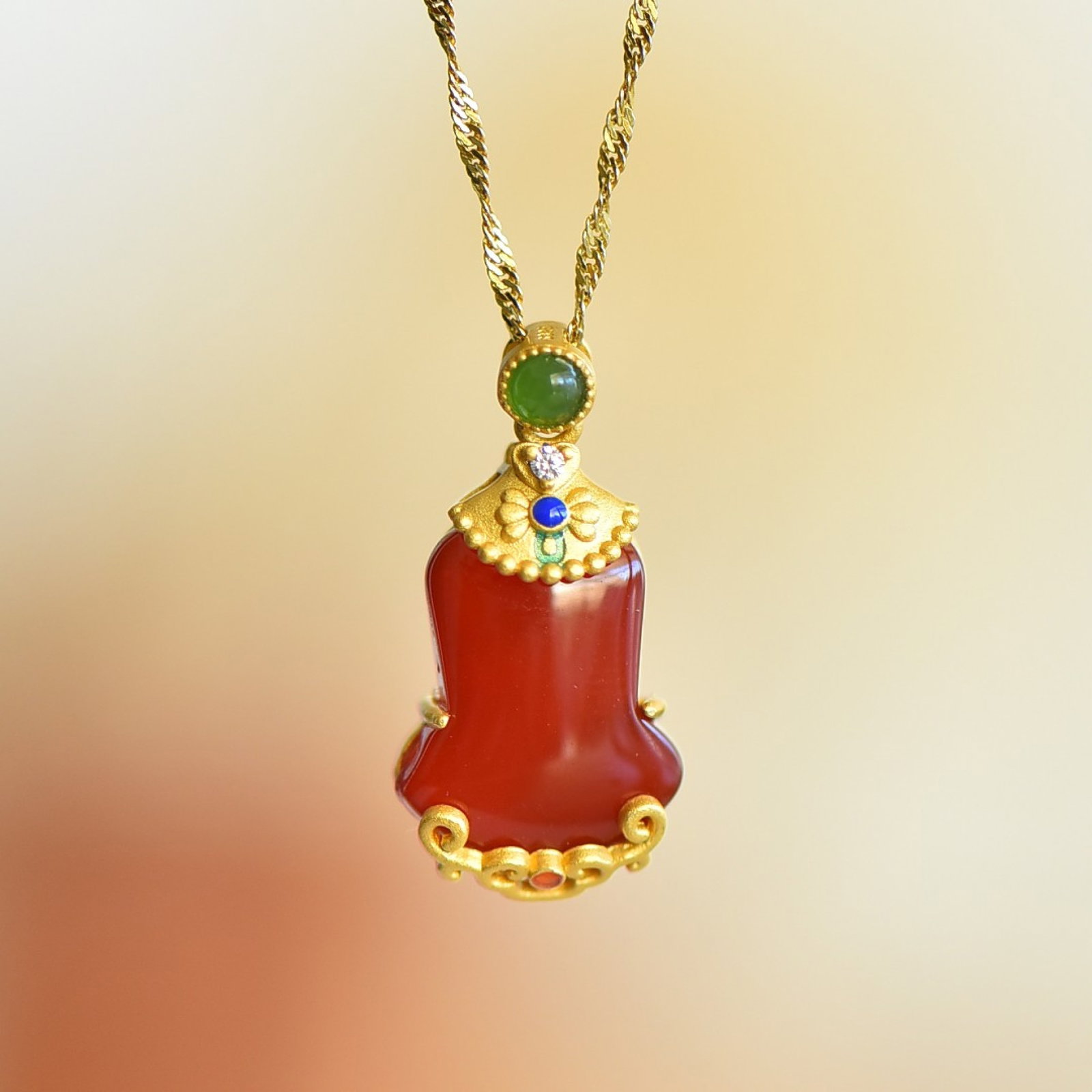An Exquisite Sterling Silver-Gold Plated Inlaid Agate Pendant: An Exquisite Sterling Silver-Gold Plated Inlaid Agate Pendant, 纯银镀金镶玛瑙吊坠
