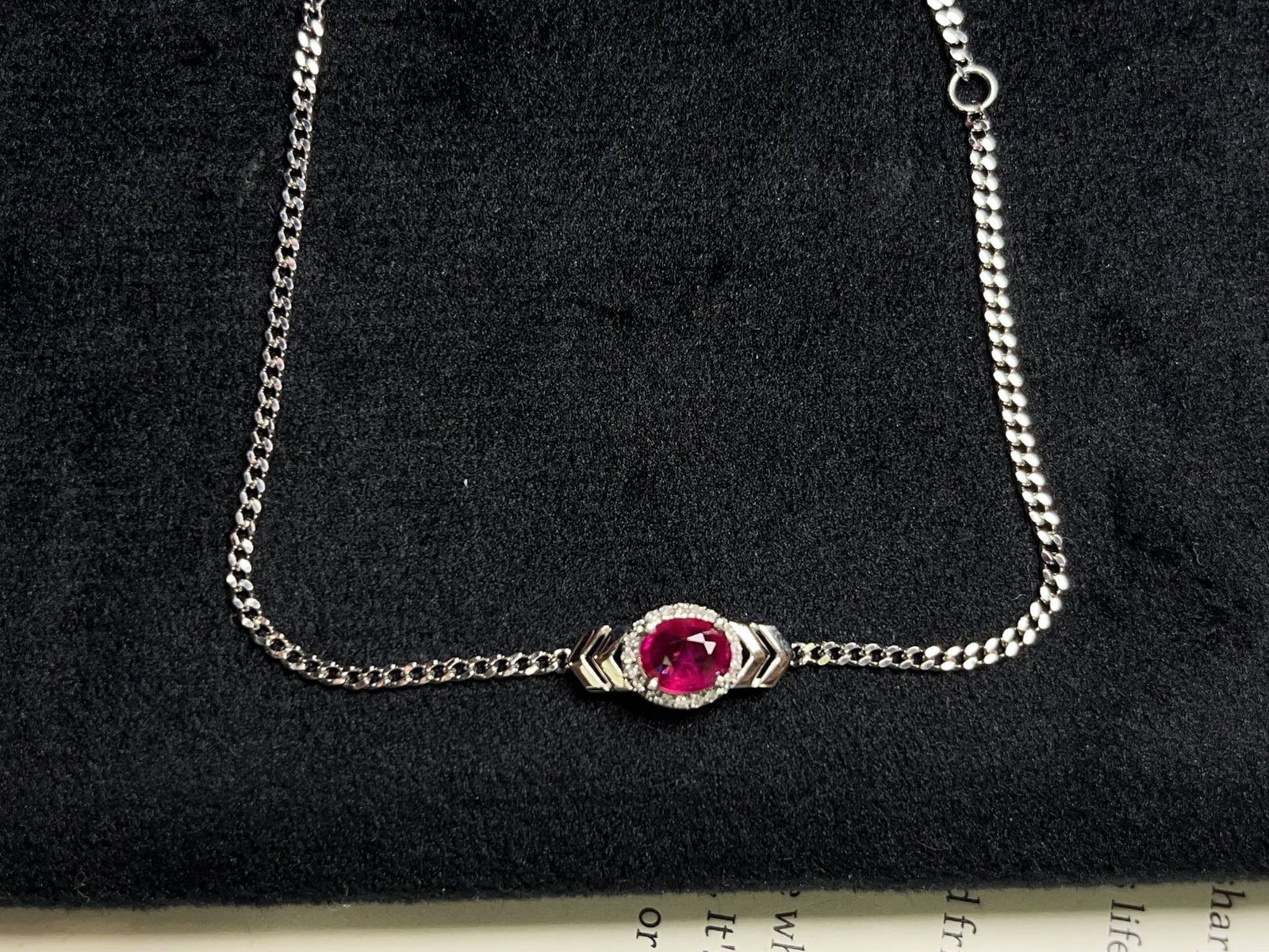 A Exquisite 18k Gold Inlaid 0.68ct Natural Ruby Bracelets,Inlaid Diamond: A Exquisite 18k Gold Inlaid 0.68ct Natural Ruby Bracelets,Inlaid Diamond,Total Weight:3.41g 18k金镶 0.68ct 天然红宝石手链,嵌钻石