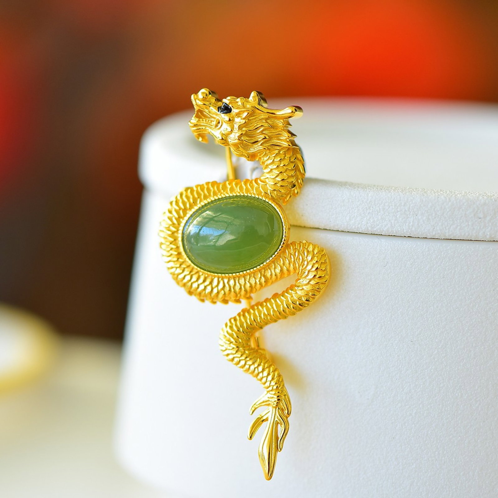 An Exquisite Sterling Silver-Gold Plated Inlaid Jasper Brooch: An Exquisite Sterling Silver-Gold Plated Inlaid Jasper Brooch 纯银镀金镶碧玉胸针
