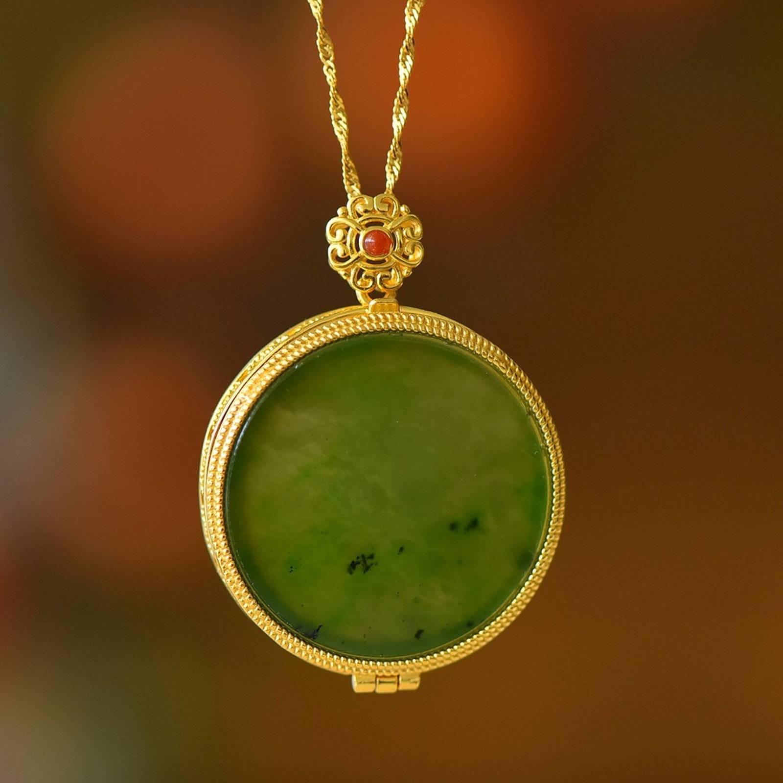 An Exquisite Sterling Silver-Gold Plated Inlaid Jasper Pendant: An Exquisite Sterling Silver-Gold Plated Inlaid Jasper Pendant 纯银镀金镶碧玉吊坠