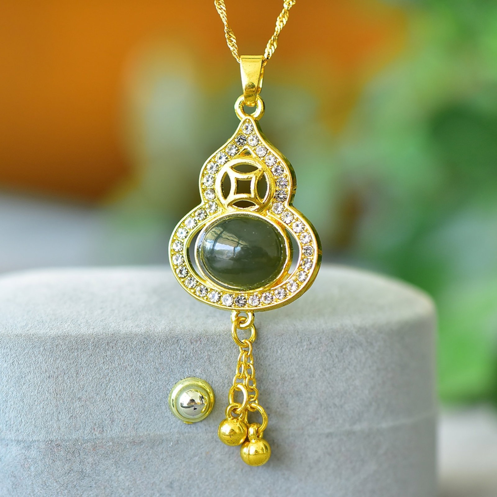 An Exquisite Bronze-Gold Plated Inlaid Jasper Gourd Necklace,Inlaid Diamond: An Exquisite Bronze-Gold Plated Inlaid Jasper Gourd Necklace,Inlaid Diamond,Size:0.4inx0.5in 铜镀金镶碧玉葫芦项链,嵌钻石