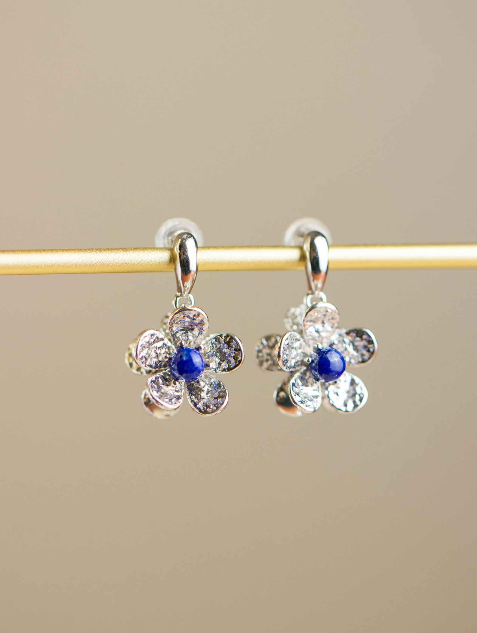 A Pair of Exquisite Sterling Silver Inlaid Lapis Lazuli Earrings: A Pair of Exquisite Sterling Silver Inlaid Lapis Lazuli Earrings 一对纯银镶青金石耳环