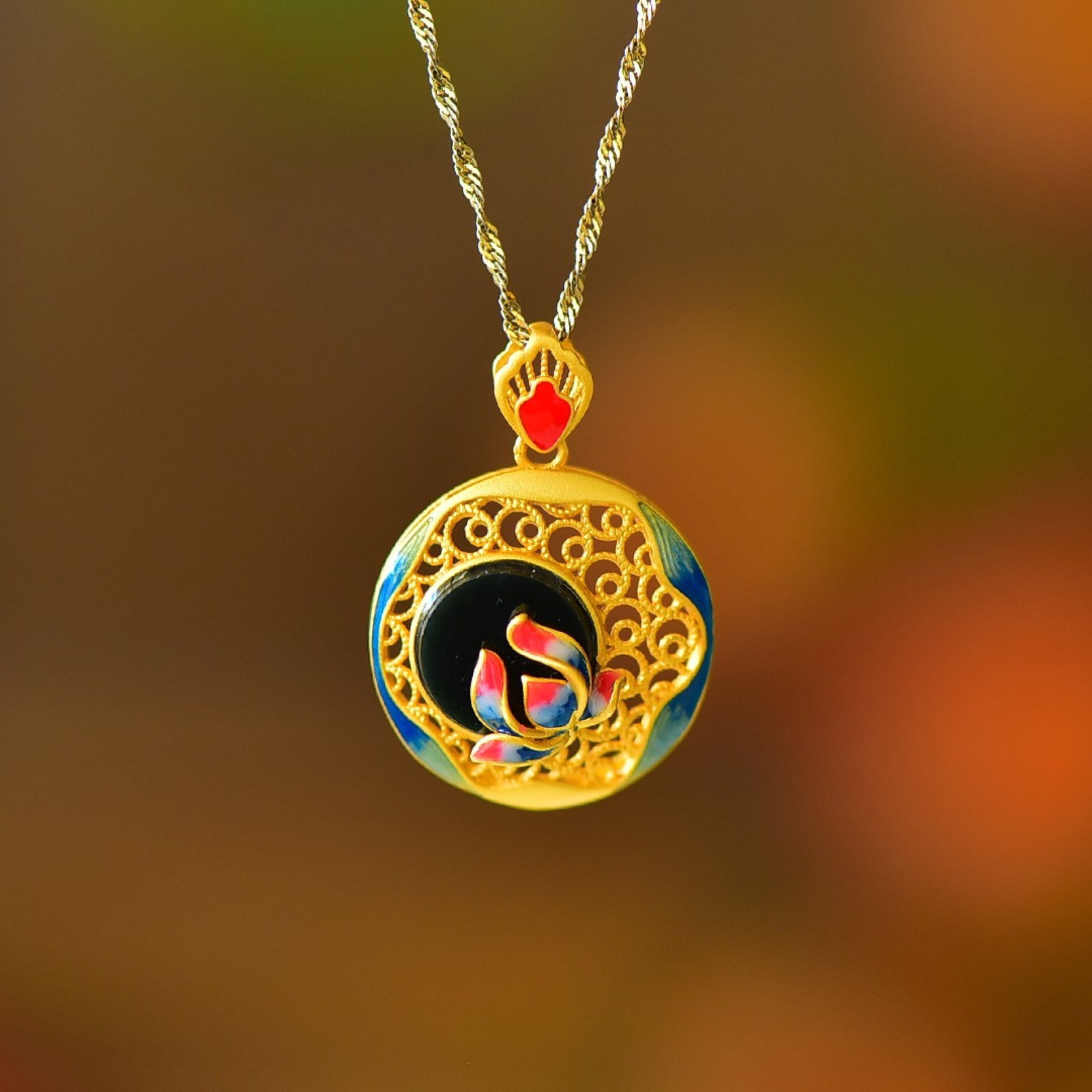 An Exquisite Sterling Silver-Gold Plated Inlaid Black Jade Enamel Pendant: An Exquisite Sterling Silver-Gold Plated Inlaid Black Jade Enamel Pendant 纯银镀金镶黑玉珐琅吊坠