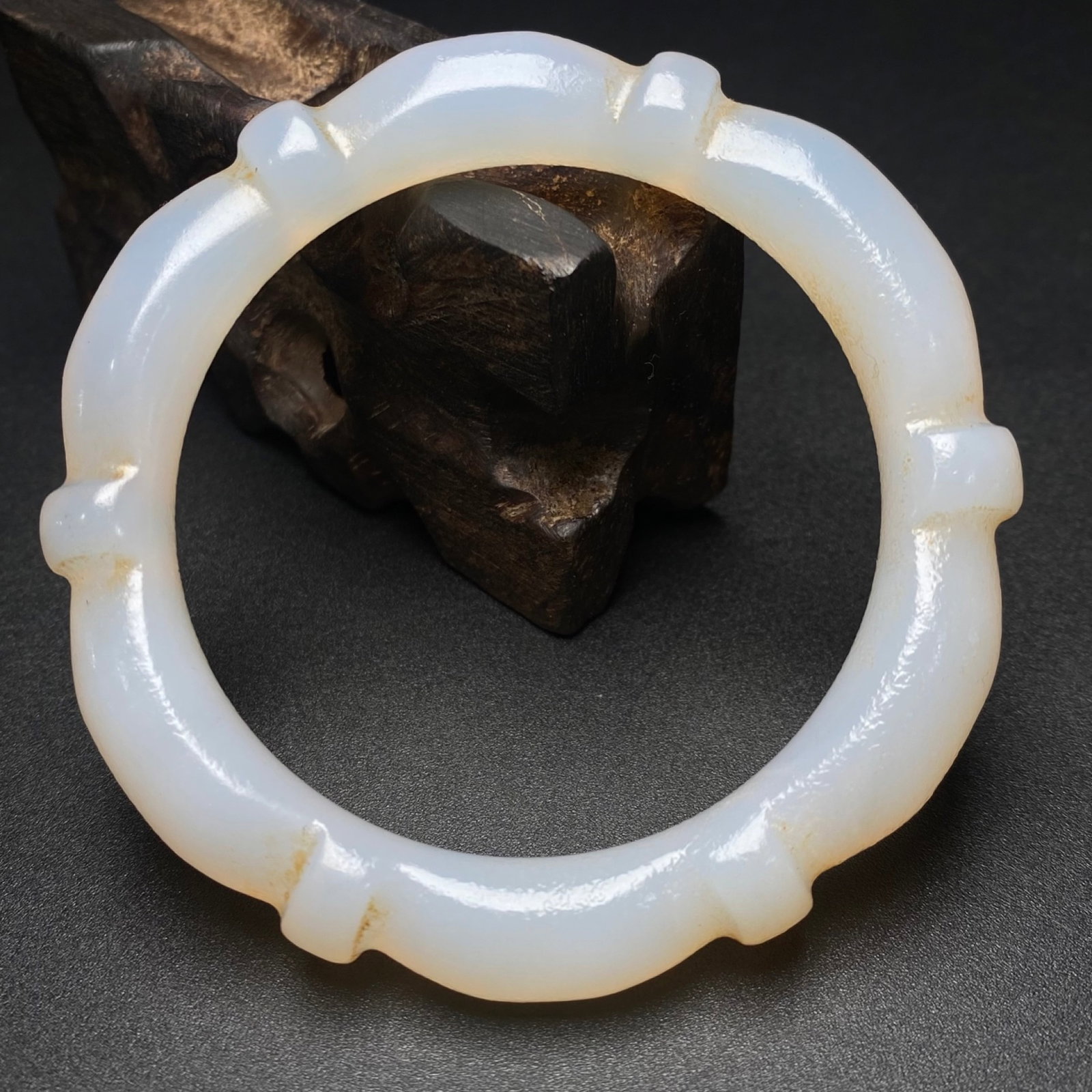 An Exquisite Agate Bracelet - 4