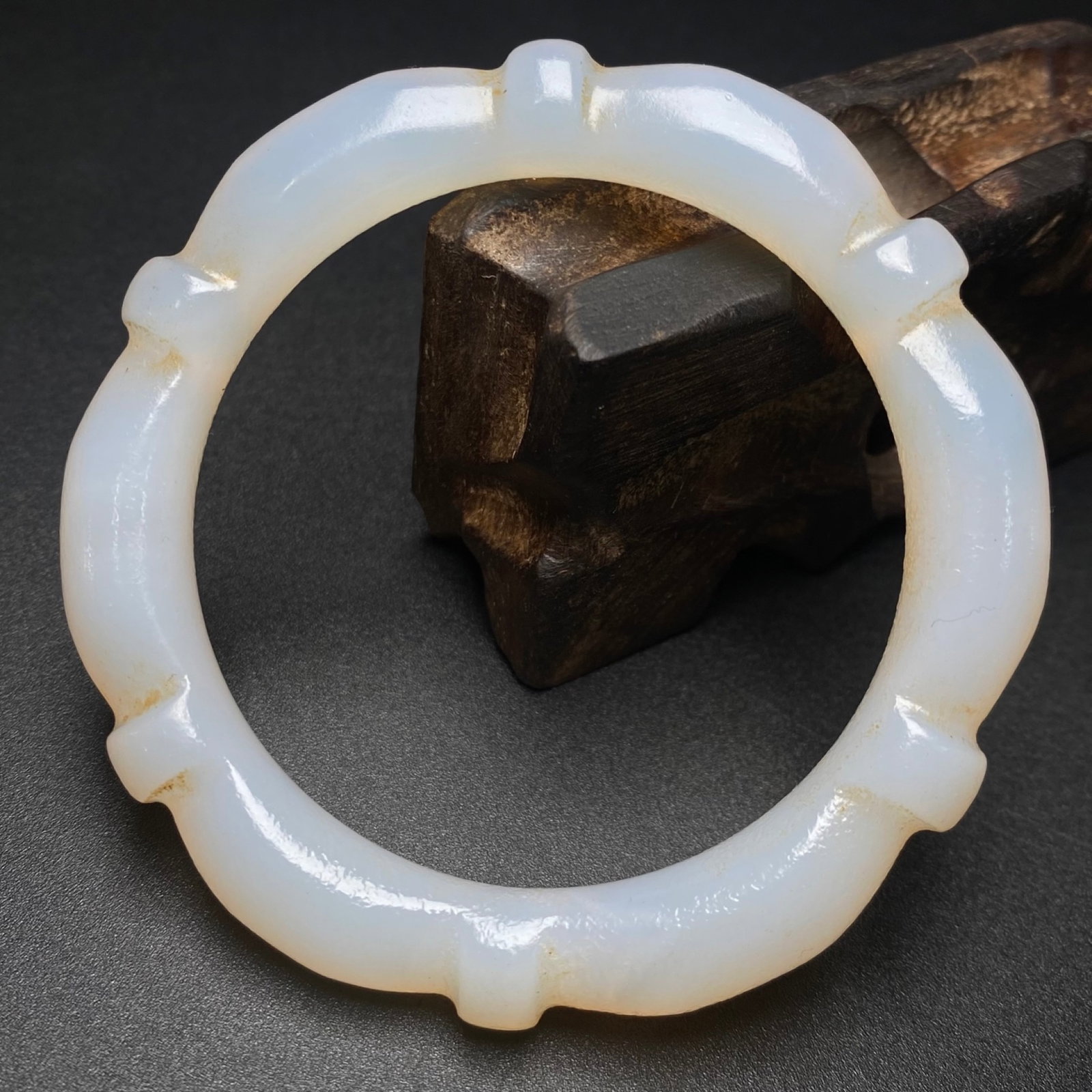 An Exquisite Agate Bracelet - 5