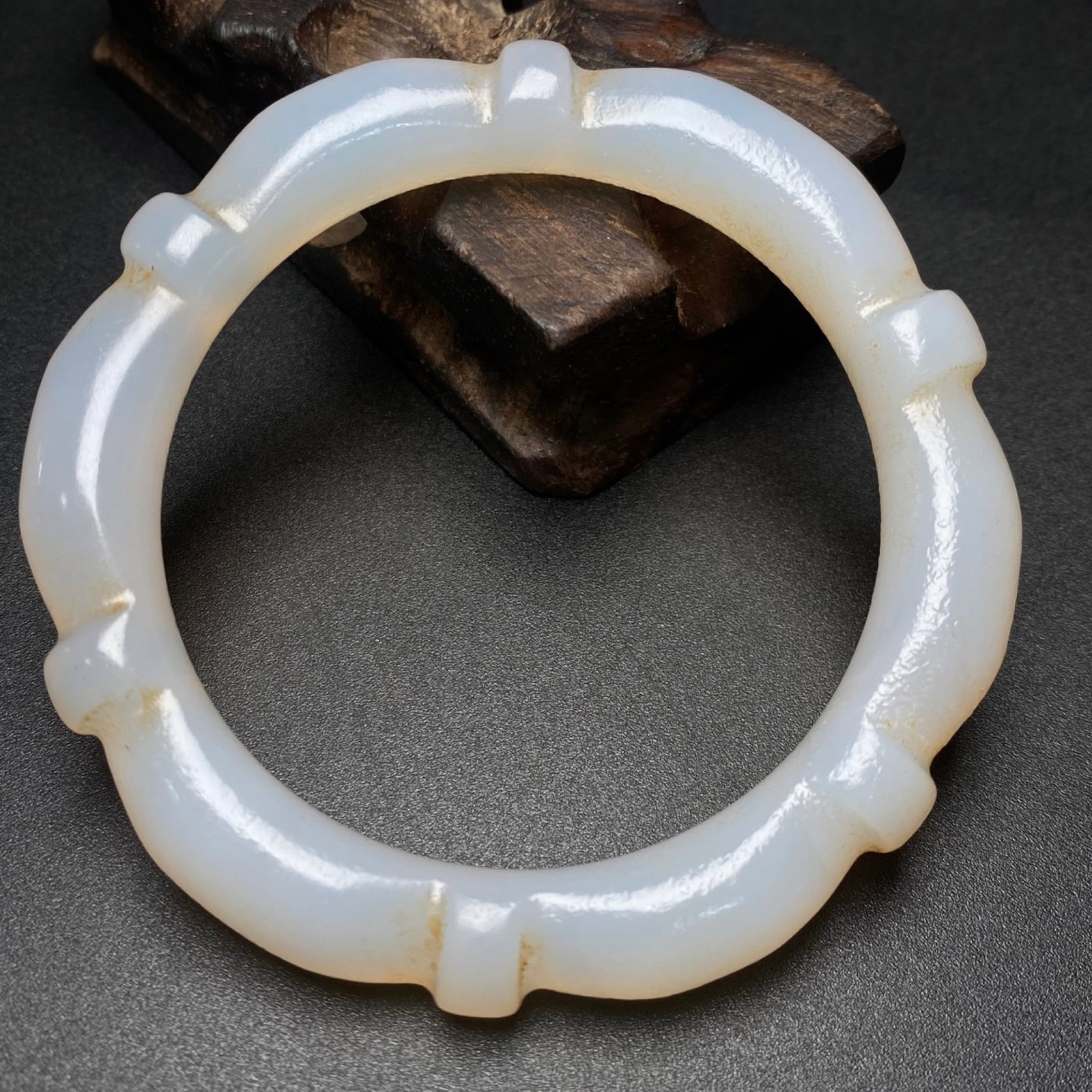 An Exquisite Agate Bracelet - 6