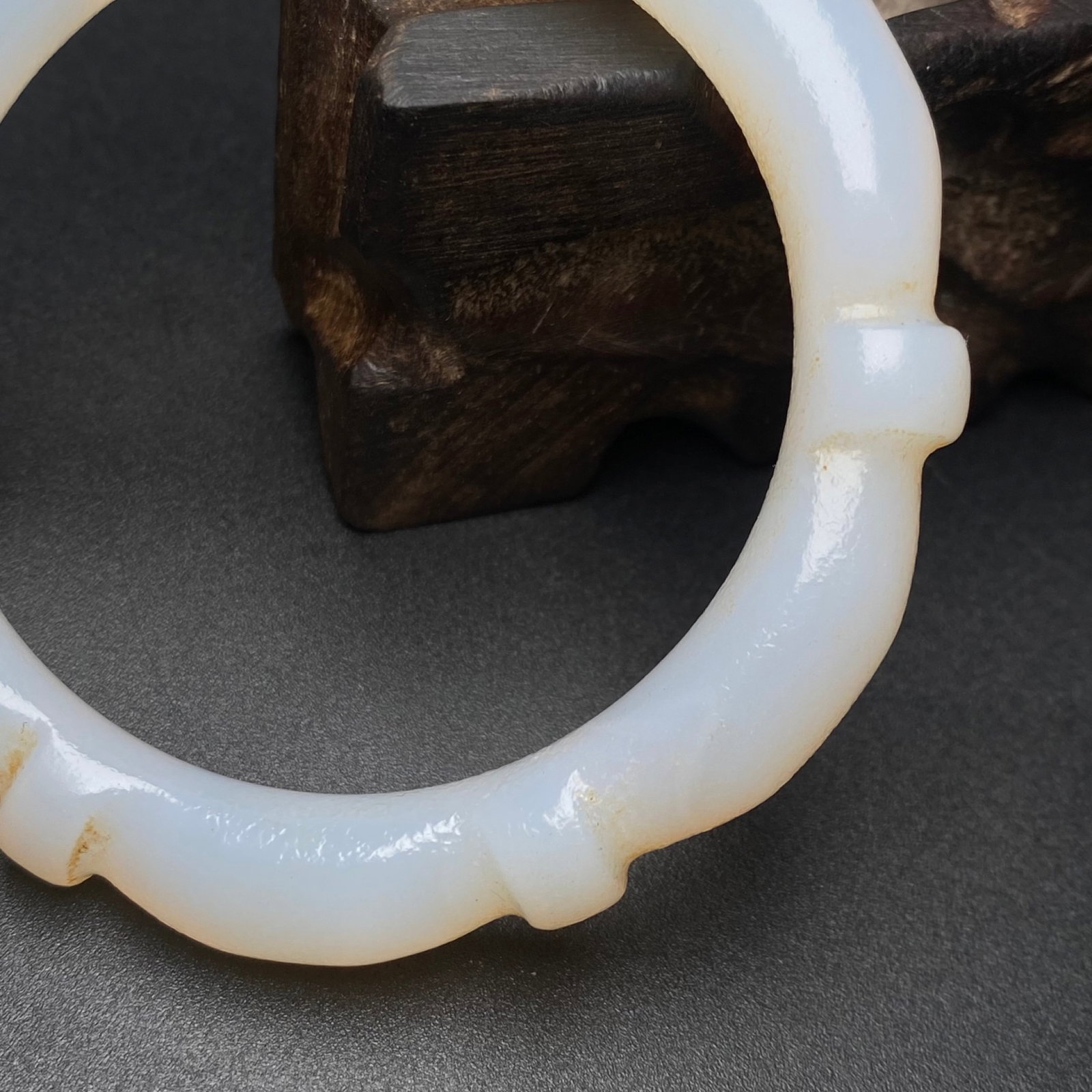 An Exquisite Agate Bracelet - 7