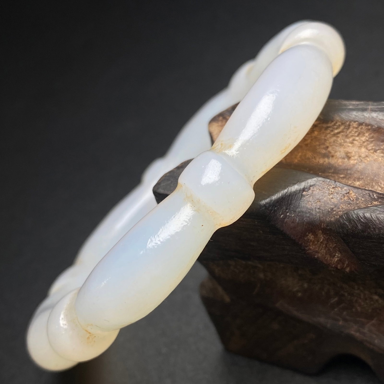 An Exquisite Agate Bracelet - 9