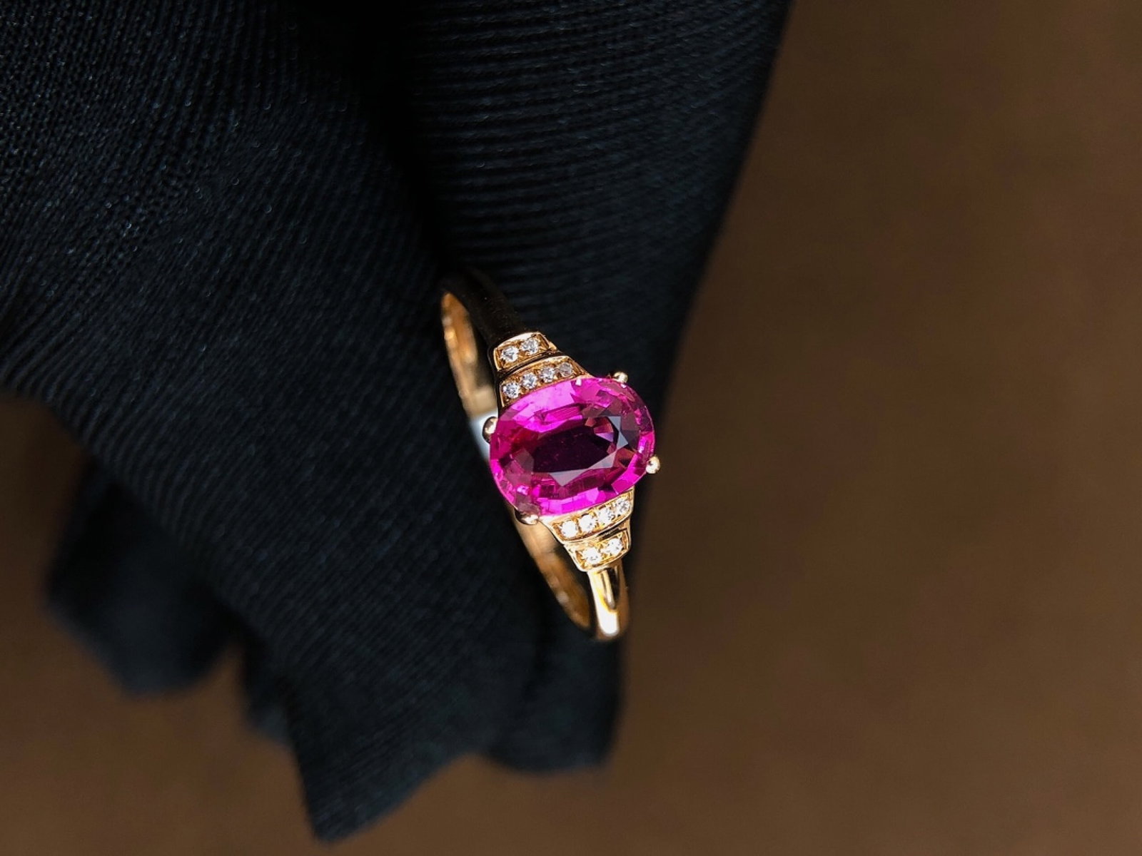 1.37Ctw Natural Tourmaline Ring: 1.37Ctw Natural Tourmaline Ring,Size:0.3inx0.2in 1.37Ctw天然碧玺戒指