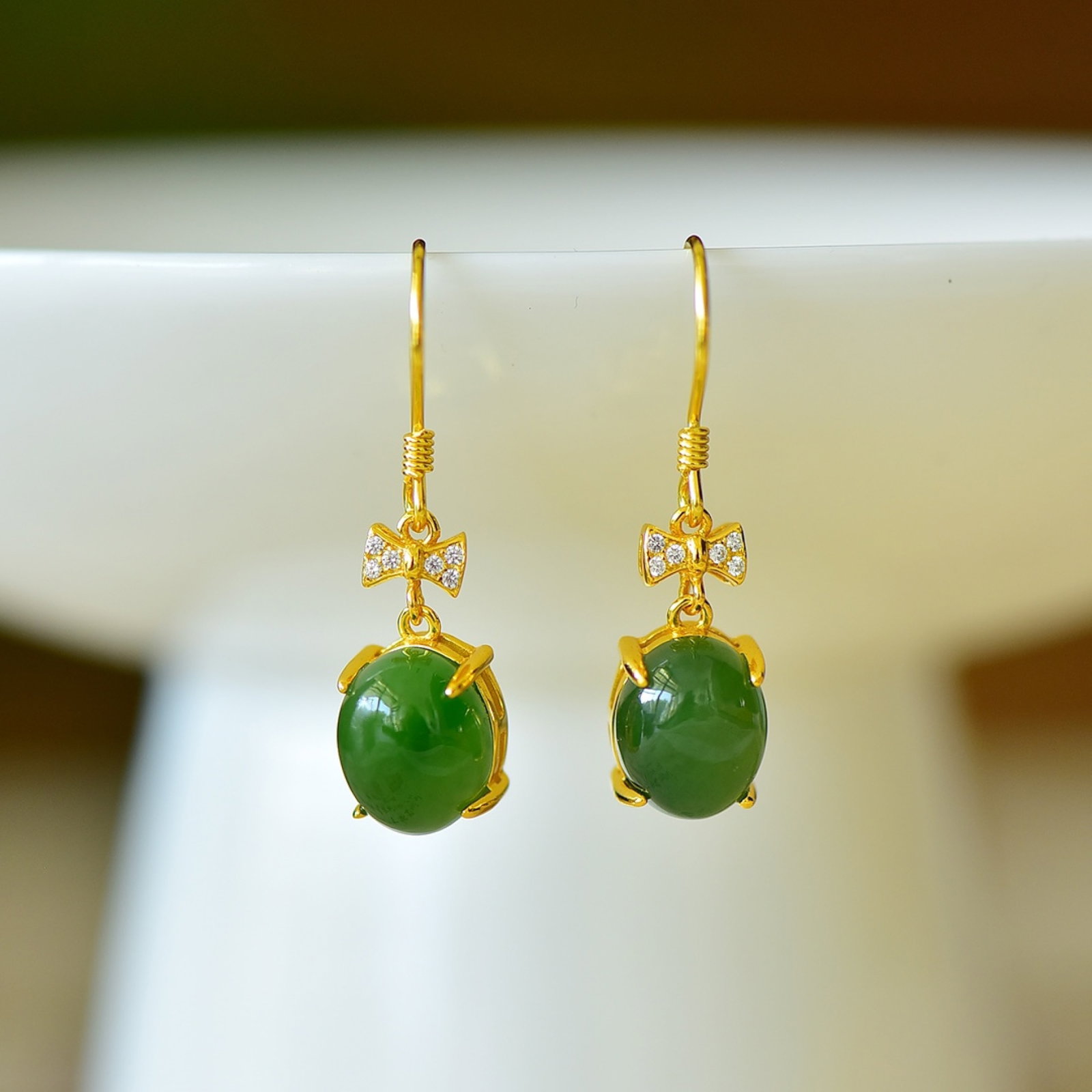 A Pair of Exquisite Sterling Silver Inlaid Jasper Earrings,Inlaid Diamond: A Pair of Exquisite Sterling Silver Inlaid Jasper Earrings,Inlaid Diamond,Size:0.3inx0.4in 一对纯银镶碧玉耳环,嵌钻石