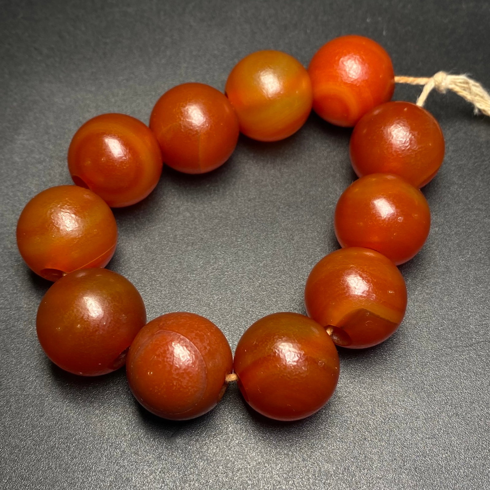 A Precious Agate Bracelets: A Precious Agate Bracelets,Size:0.8in*11 玛瑙手串