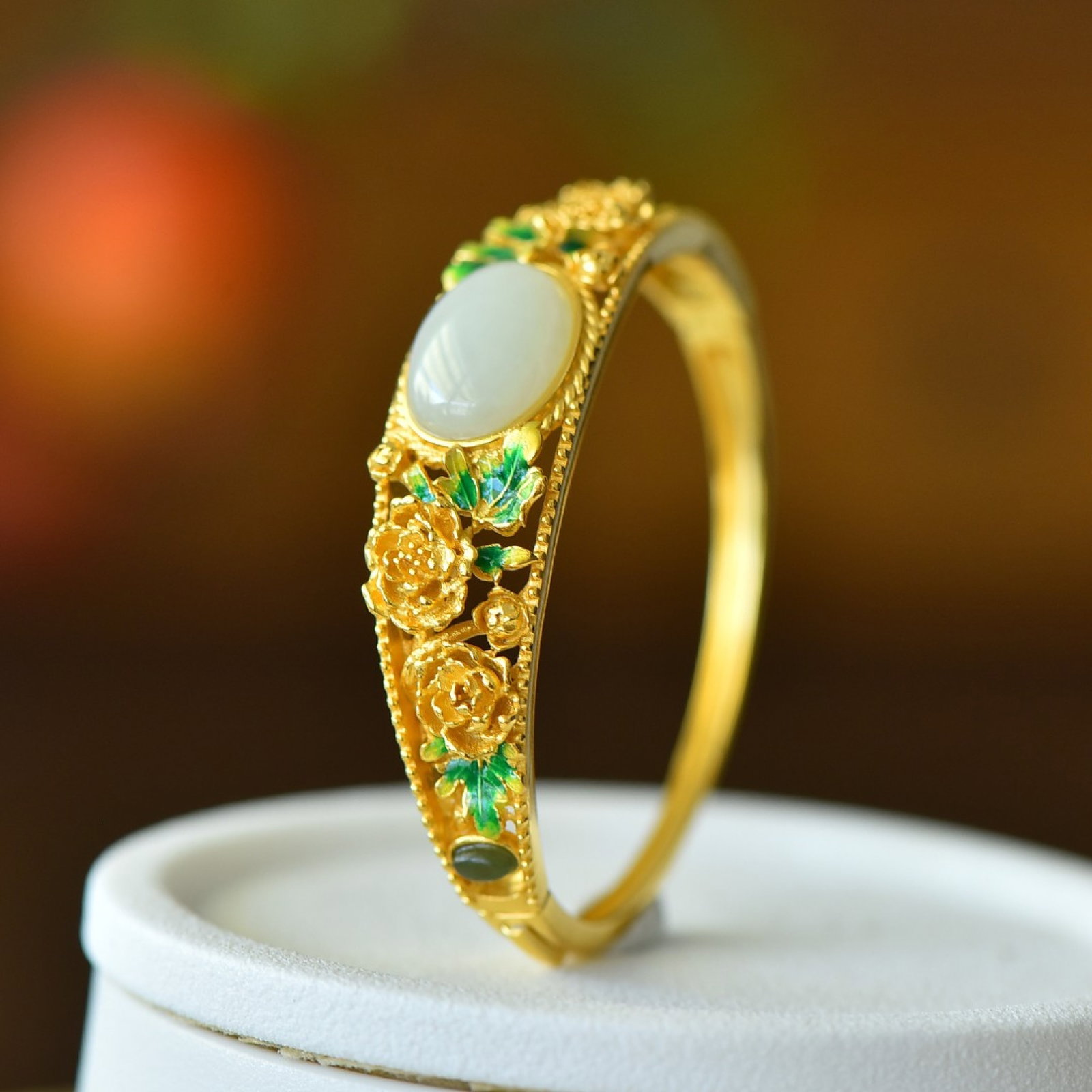 An Exquisite Sterling Silver-Gold Plated Inlaid White Jade Enamel Bracelet: An Exquisite Sterling Silver-Gold Plated Inlaid White Jade Enamel Bracelet,Size:0.5inx0.7in 纯银镀金镶白玉珐琅手镯