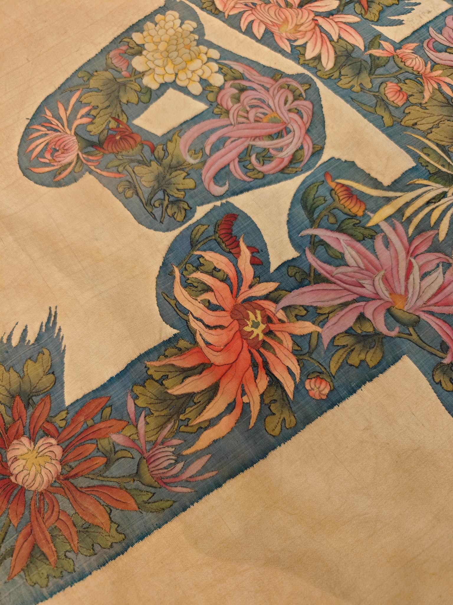 An exquisite 'Fu Shou' kesi with chrysanthemum pattern - 7