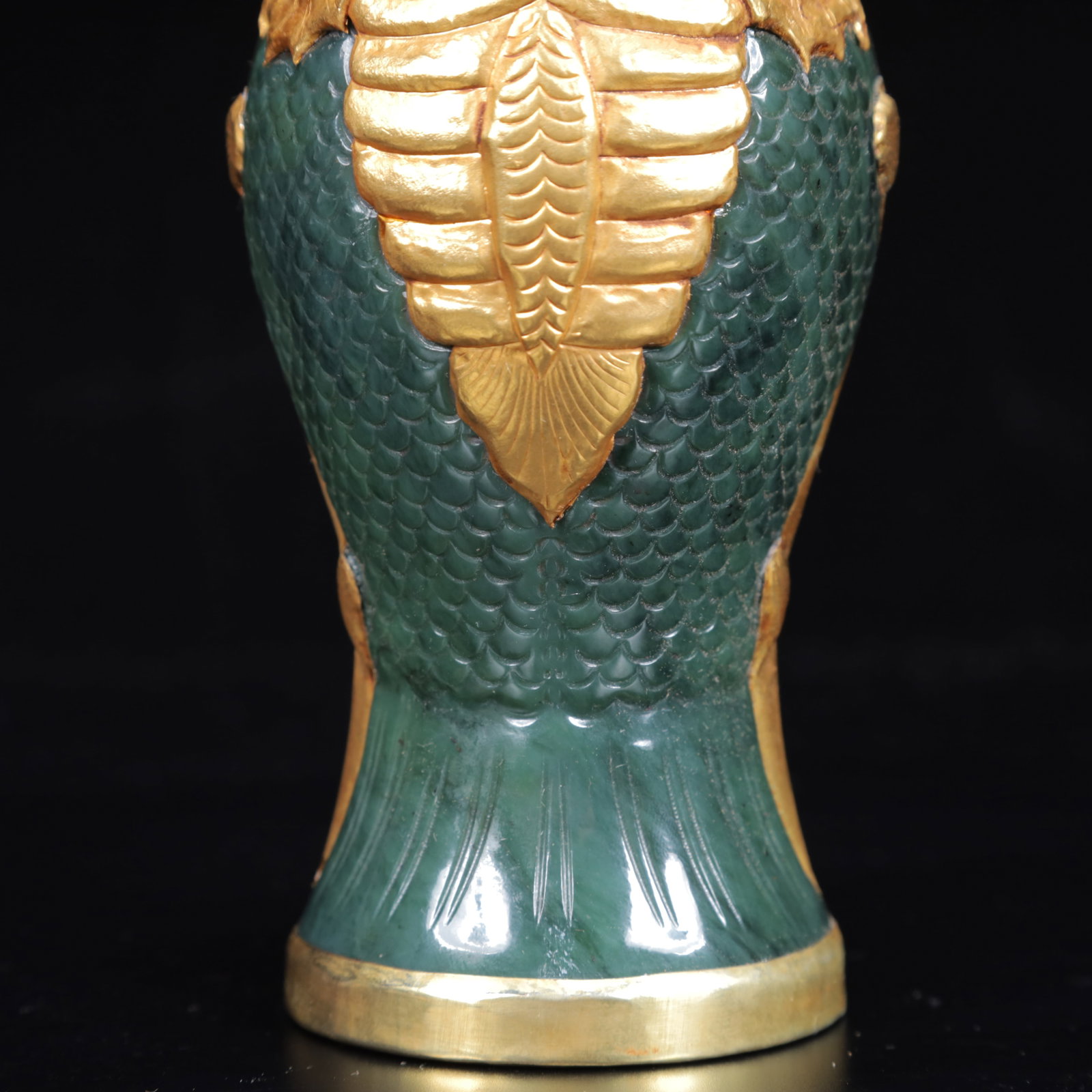 An Exquisite Jasper Cover with Gold Fish Pattern Beast-Ears Bottle - 15