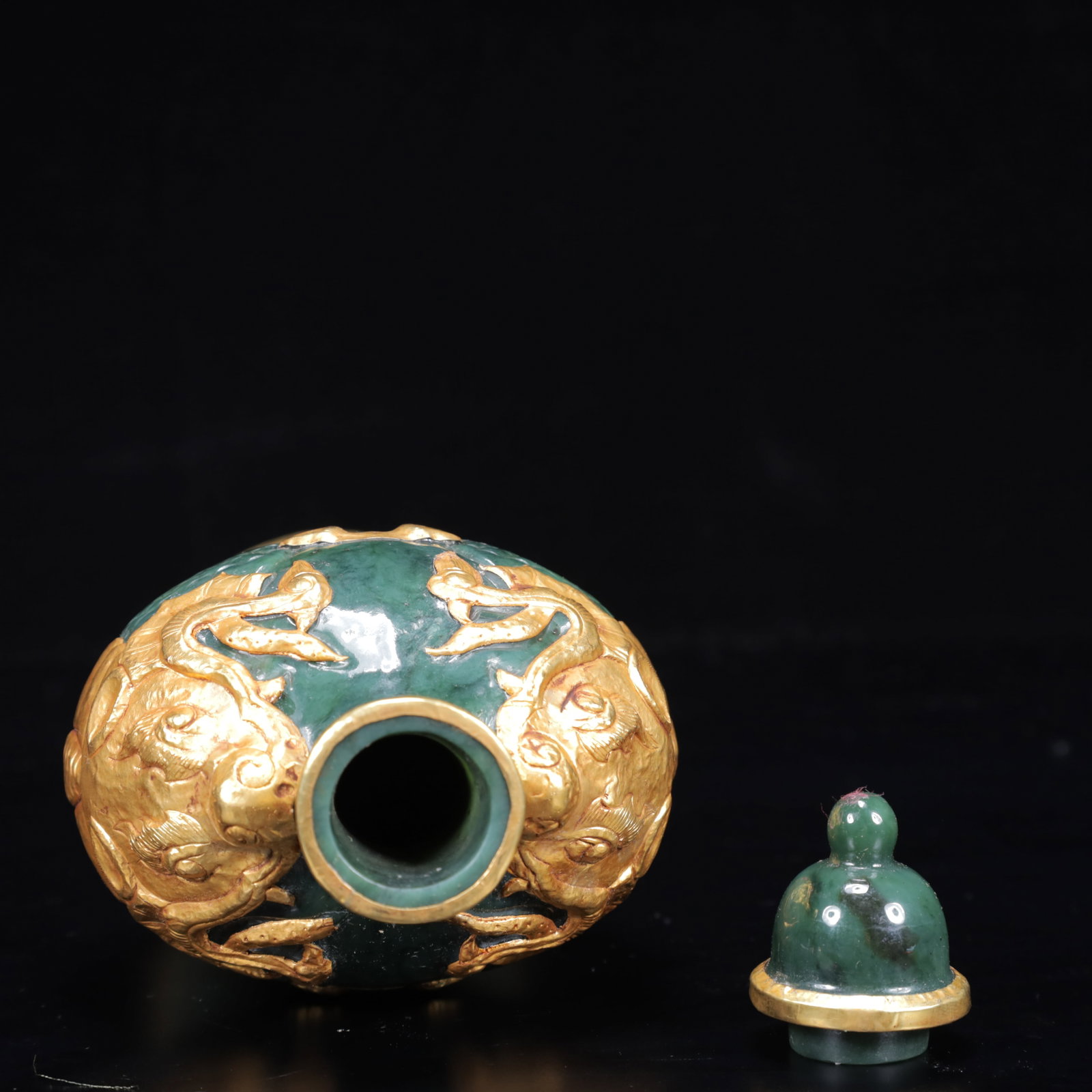 An Exquisite Jasper Cover with Gold Fish Pattern Beast-Ears Bottle - 16