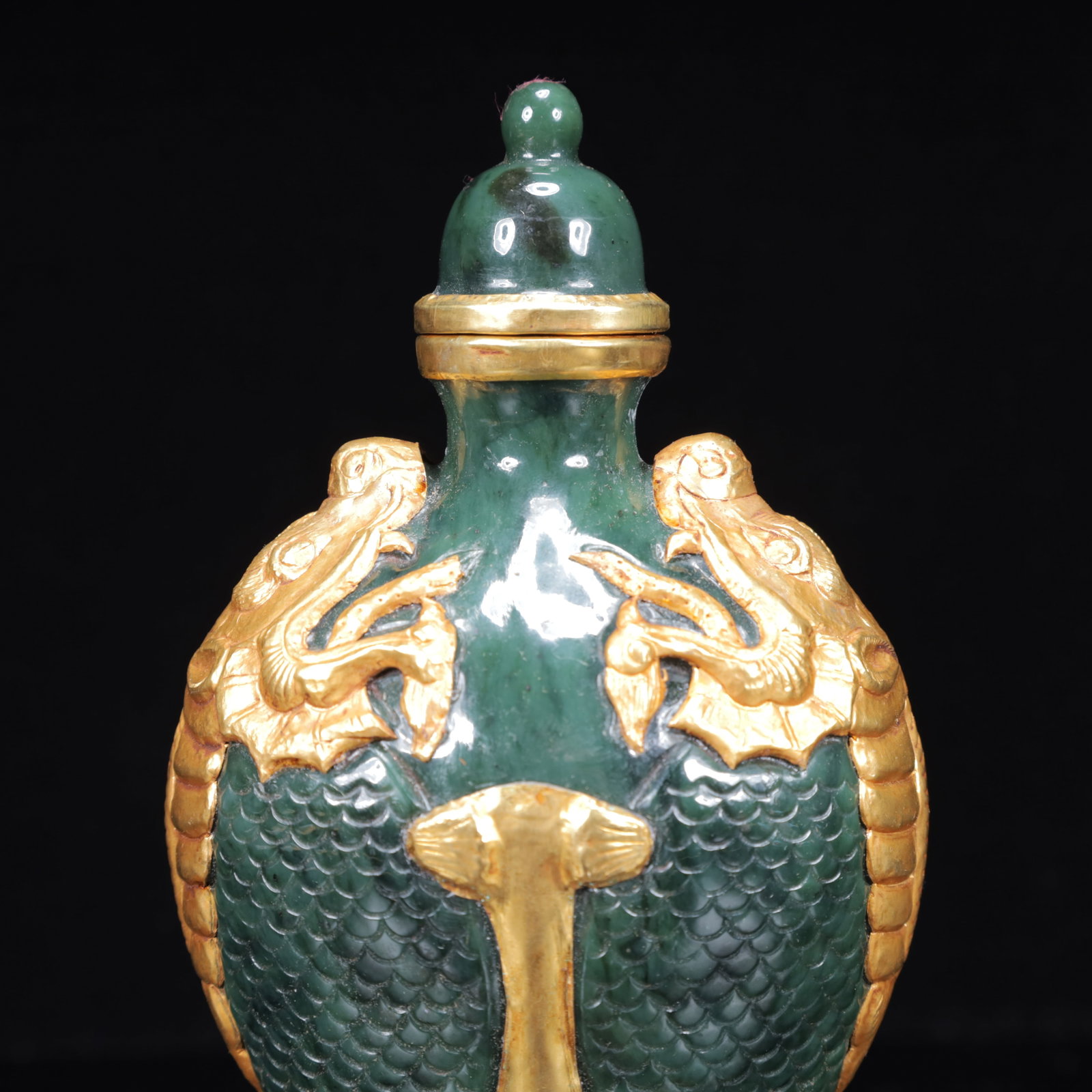 An Exquisite Jasper Cover with Gold Fish Pattern Beast-Ears Bottle - 3