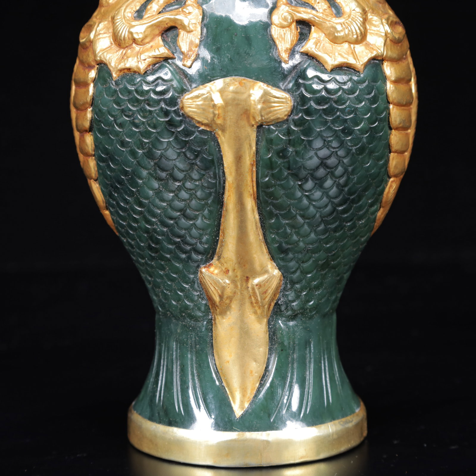 An Exquisite Jasper Cover with Gold Fish Pattern Beast-Ears Bottle - 4