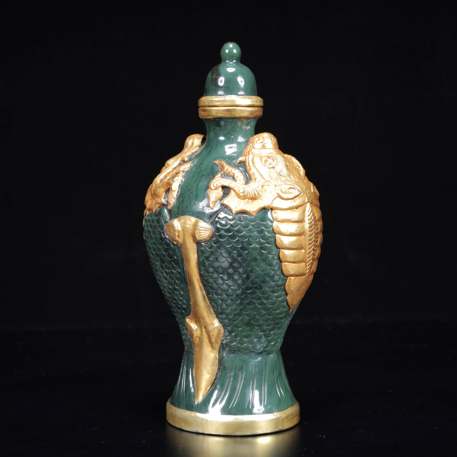 An Exquisite Jasper Cover with Gold Fish Pattern Beast-Ears Bottle - 5