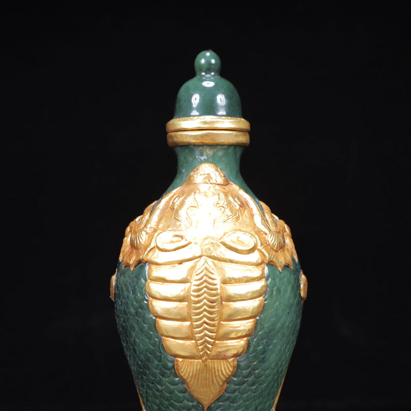 An Exquisite Jasper Cover with Gold Fish Pattern Beast-Ears Bottle - 7