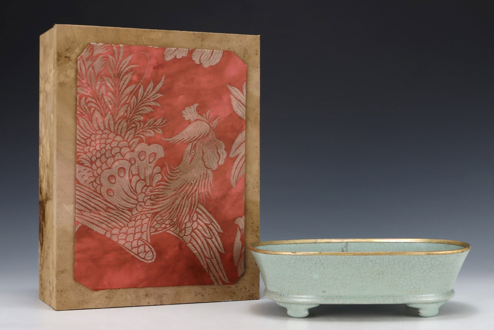 An Exquisite Ru yao Cover with Gold four legs Basin,with an Imperial Poem by Emperor Qianlong: An Exquisite Ru yao Cover with Gold four legs Basin,with an Imperial Poem by Emperor Qianlong,Song Dynasty,China,Size:2.8inx9.2in 汝窑金口四足盆,带È