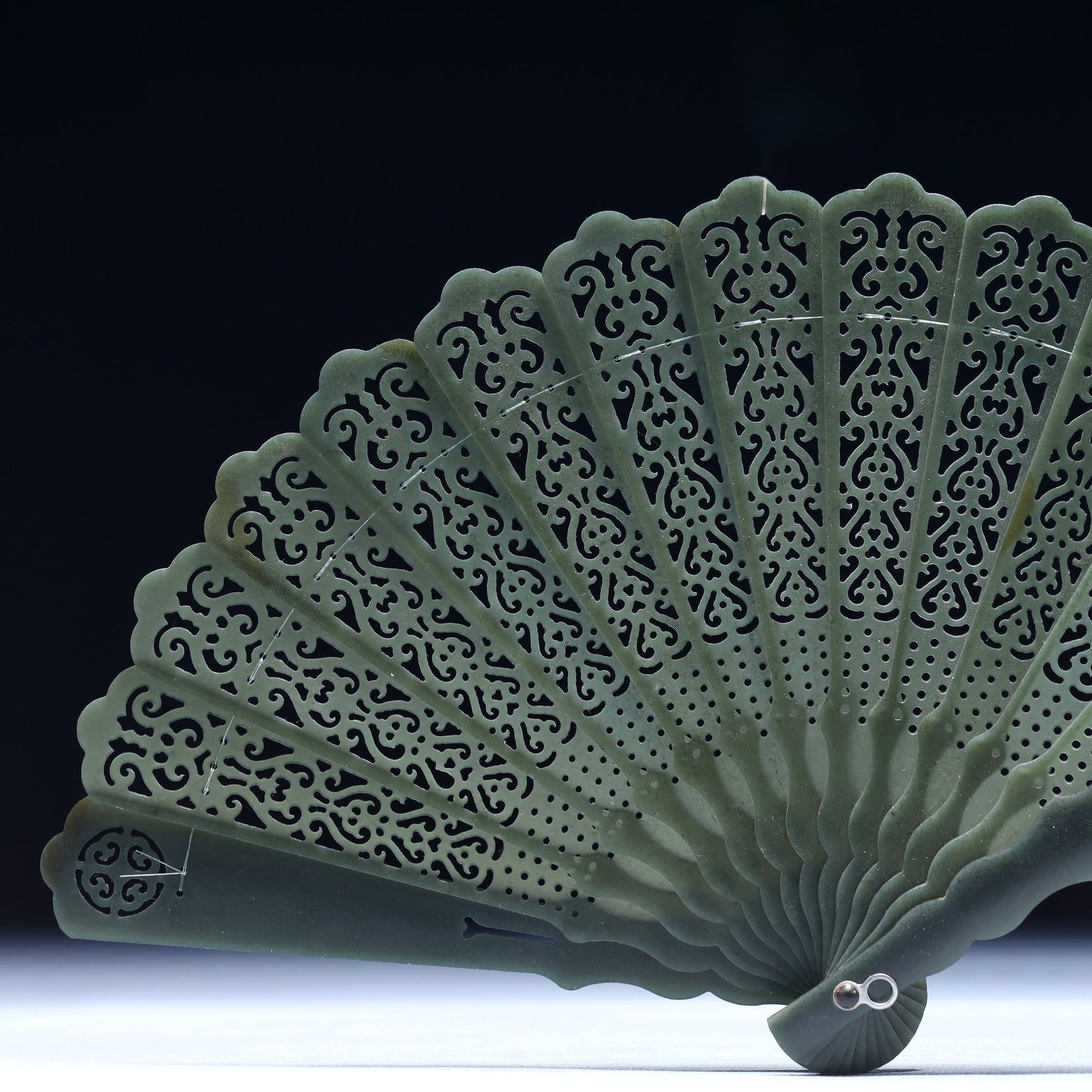 An Exquisite Jasper Lotus Pattern Fan - 2