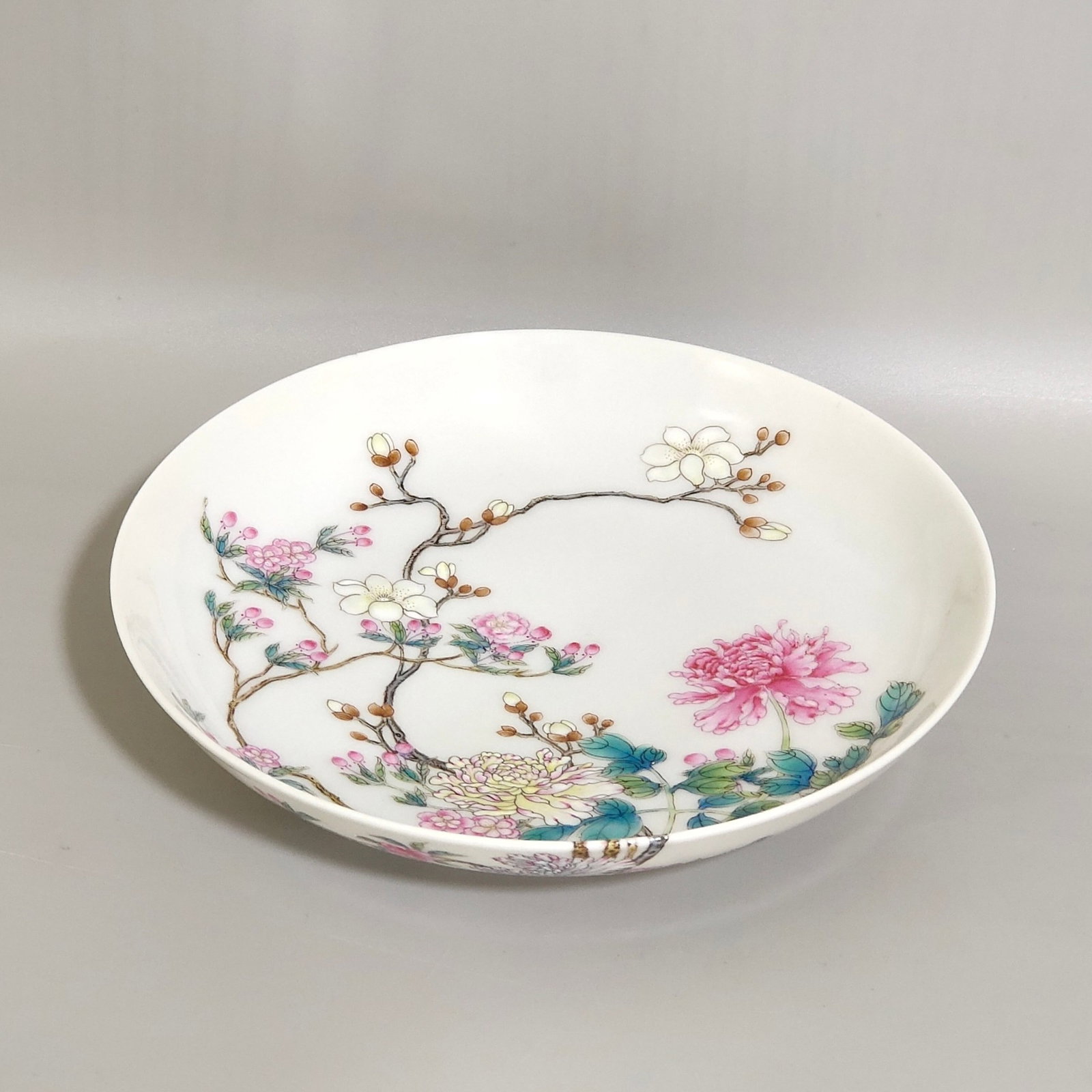 An Exquisite Famille-Rose Flower Pattern Plate - 2