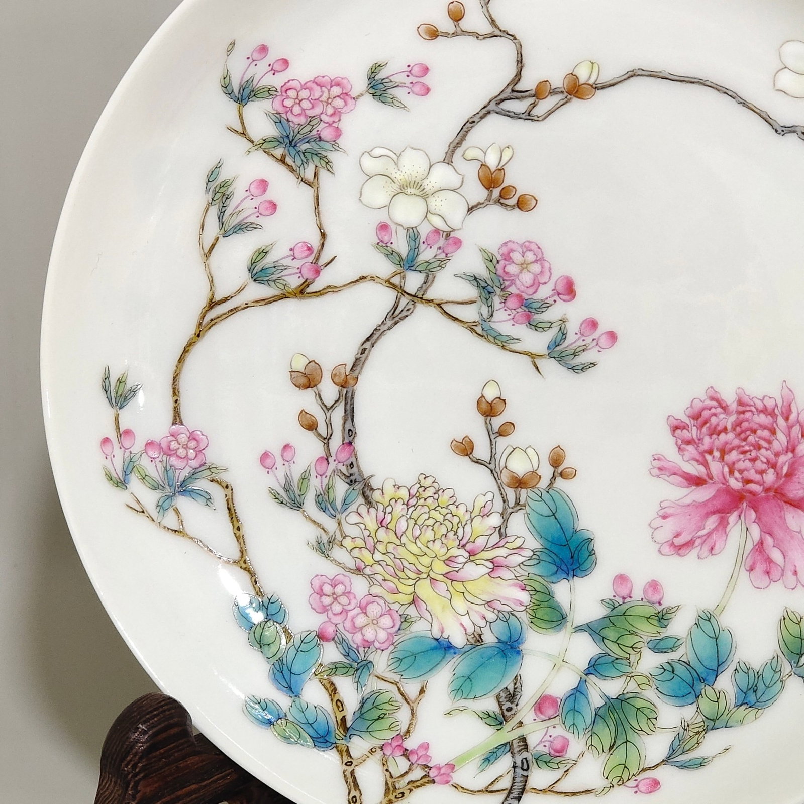 An Exquisite Famille-Rose Flower Pattern Plate - 3
