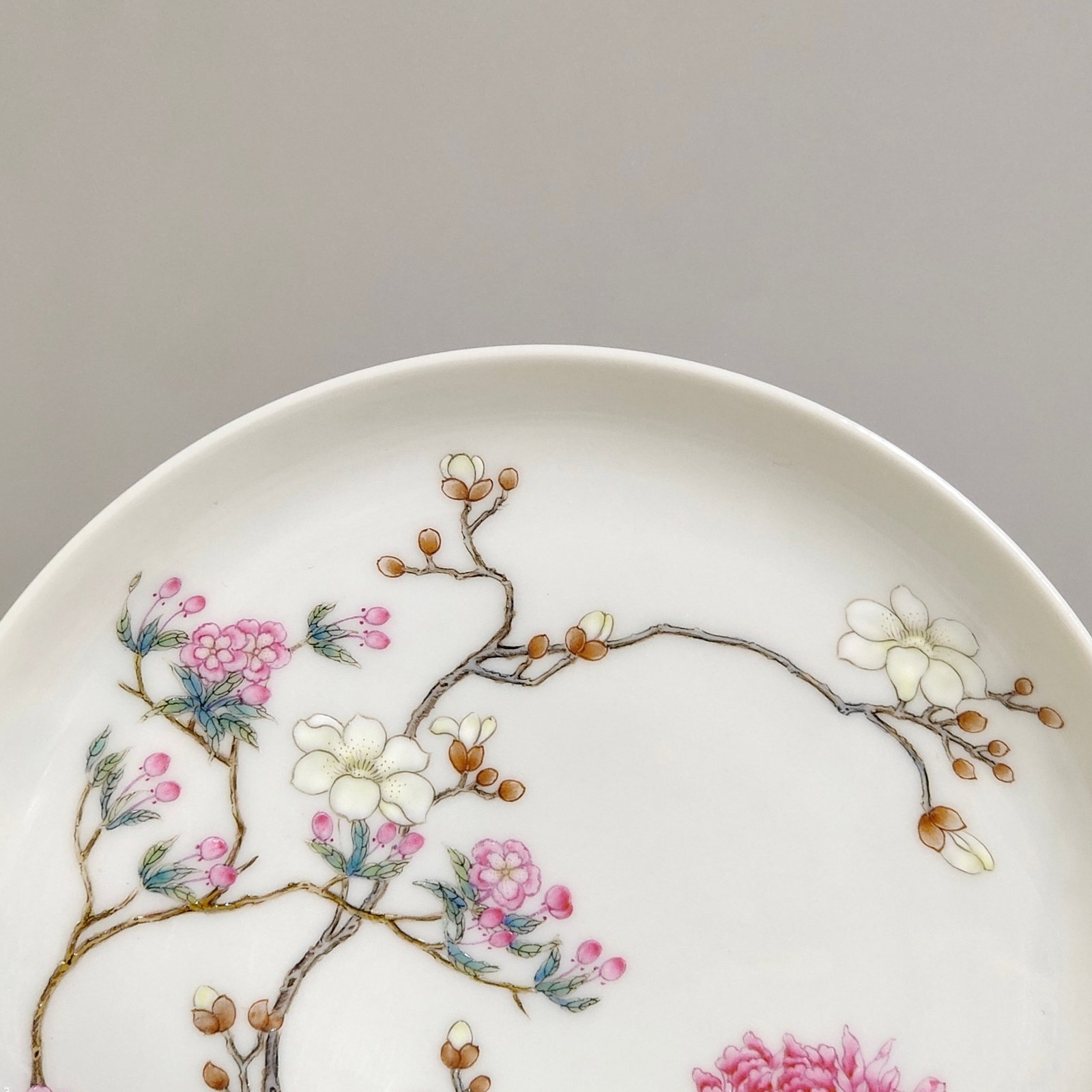 An Exquisite Famille-Rose Flower Pattern Plate - 4
