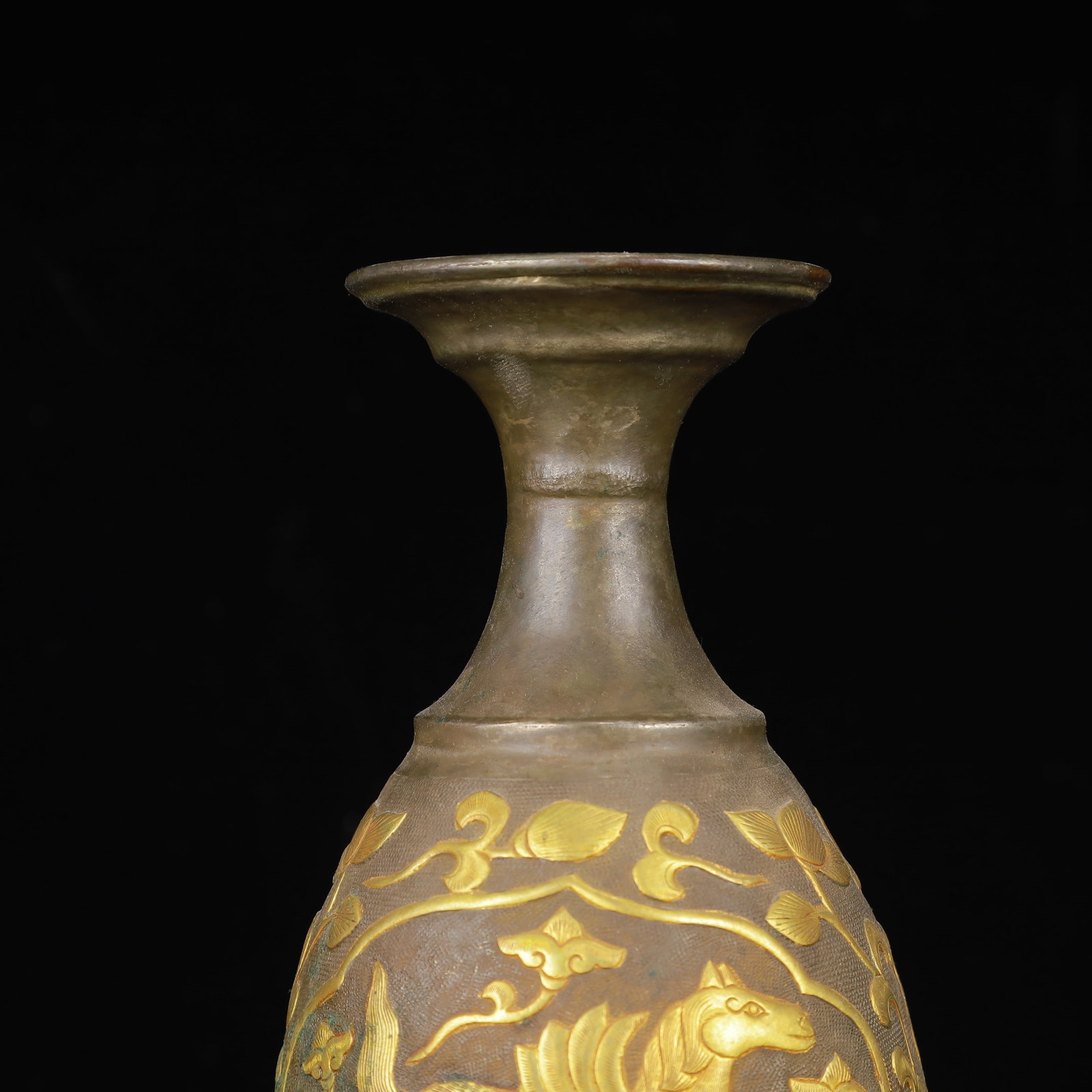 An Exquisite Gilt Silver Horse Pattern Vase - 2