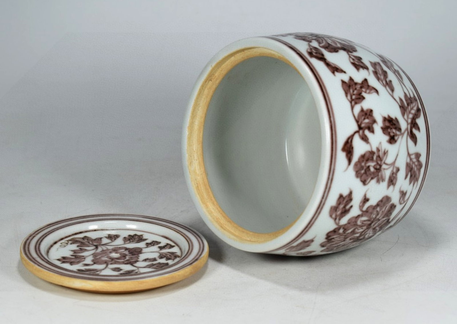 An Exquisite Underglaze-Red Lotus Pattern Cover Jar - 7