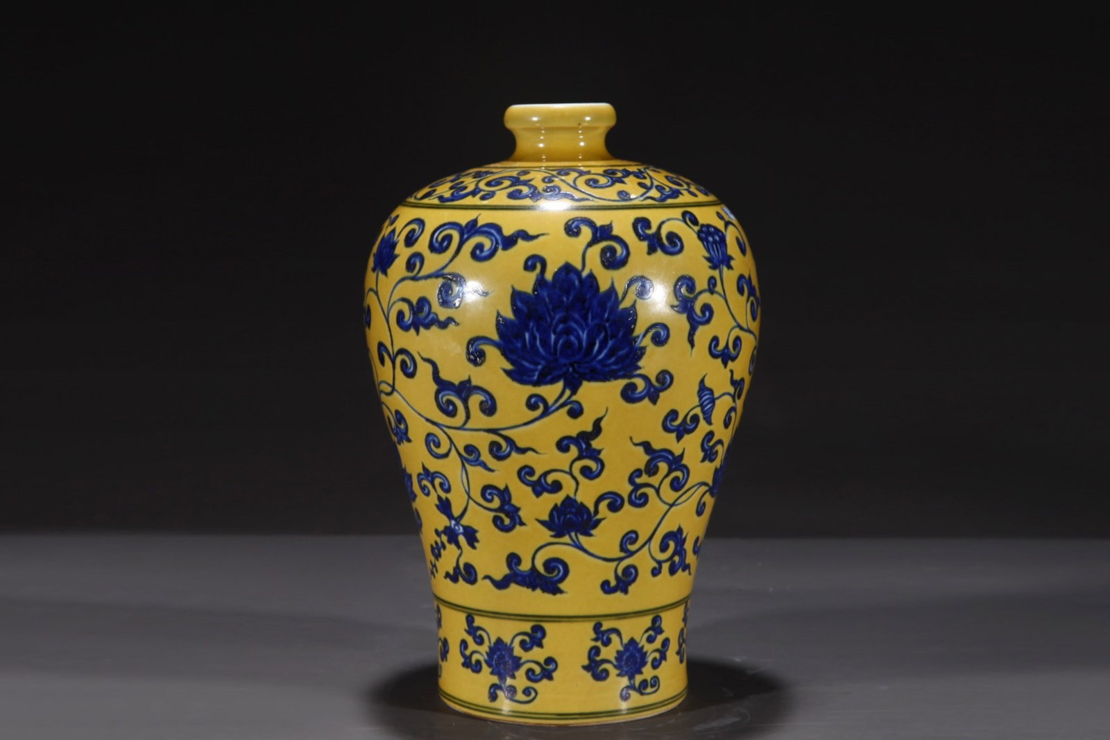 An Exquisite Blue and White Lotus Pattern Auspicious Cloud Pattern Dragon Pattern Double-Ears - 2