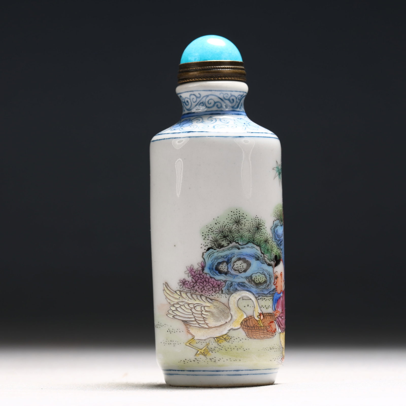 An Exquisite Enamel Figure Pattern Porcelain Snuff Bottle - 3