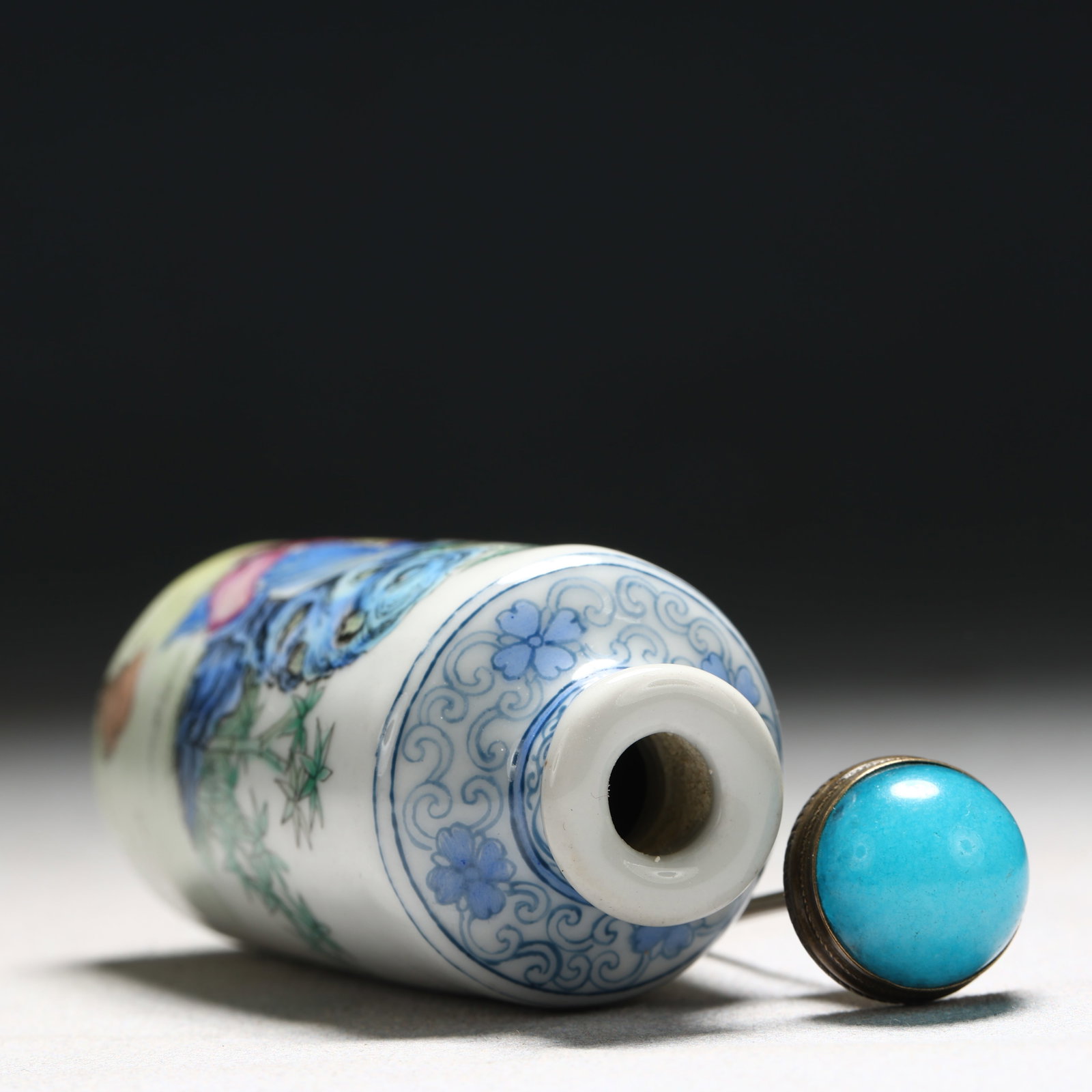 An Exquisite Enamel Figure Pattern Porcelain Snuff Bottle - 5