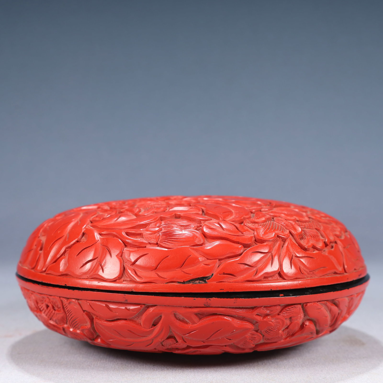 An Exquisite Carved Red Lacquer Flower Pattern Cover Box - 2