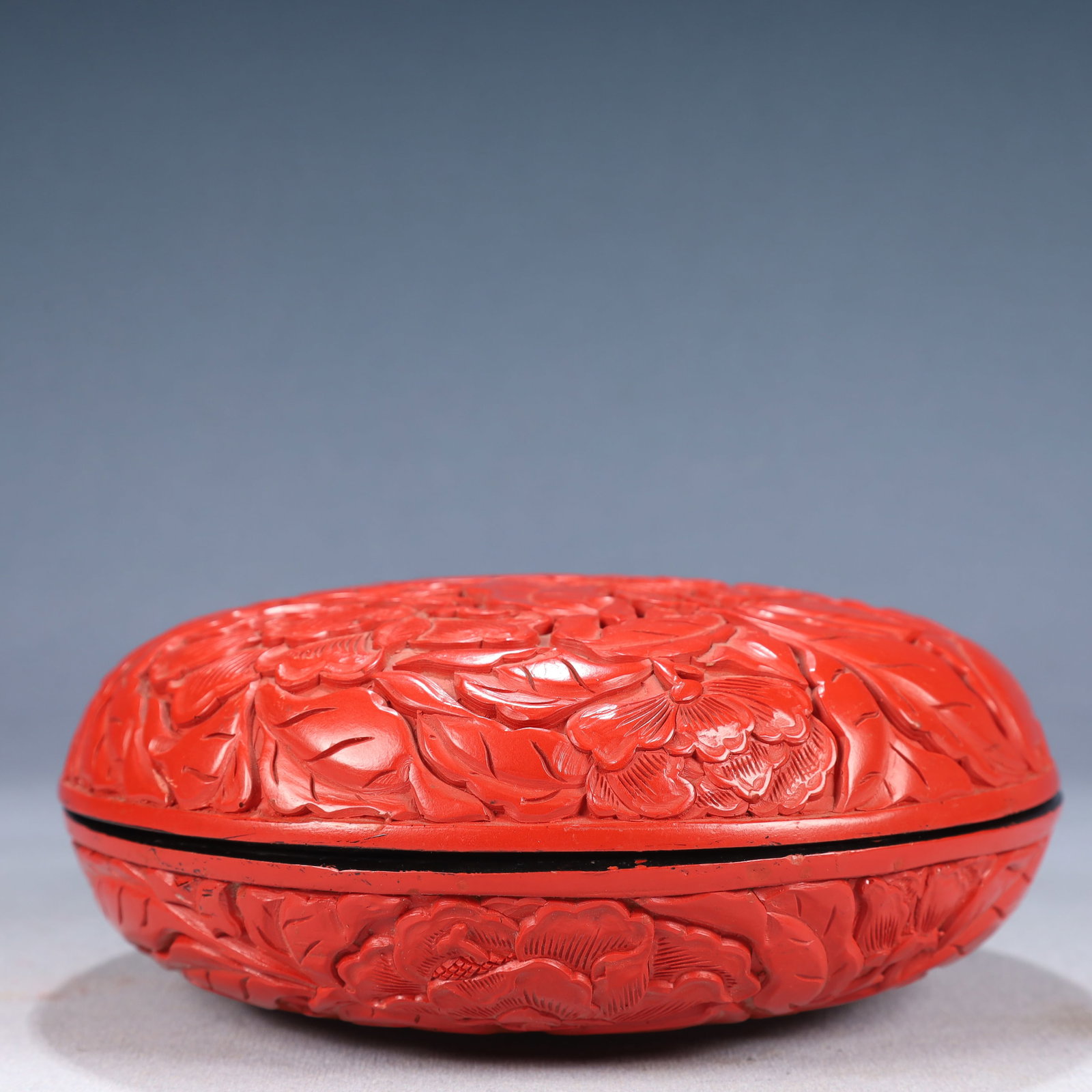 An Exquisite Carved Red Lacquer Flower Pattern Cover Box - 4