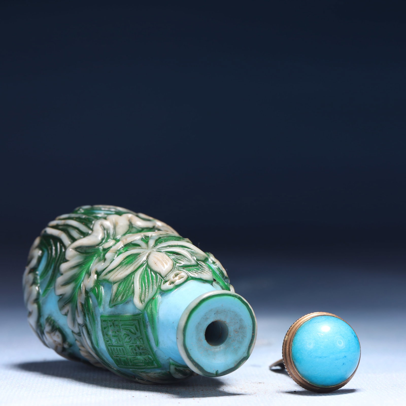 An Exquisite Glass Lotus Pattern Snuff Bottle - 5