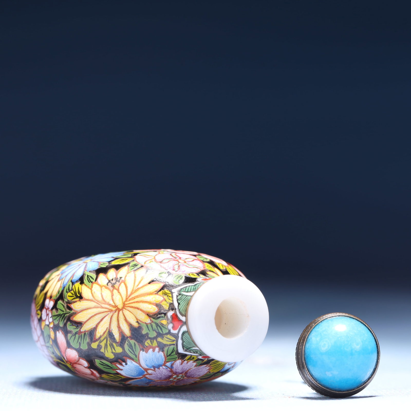 An Exquisite Glass Flower Pattern Snuff Bottle - 5
