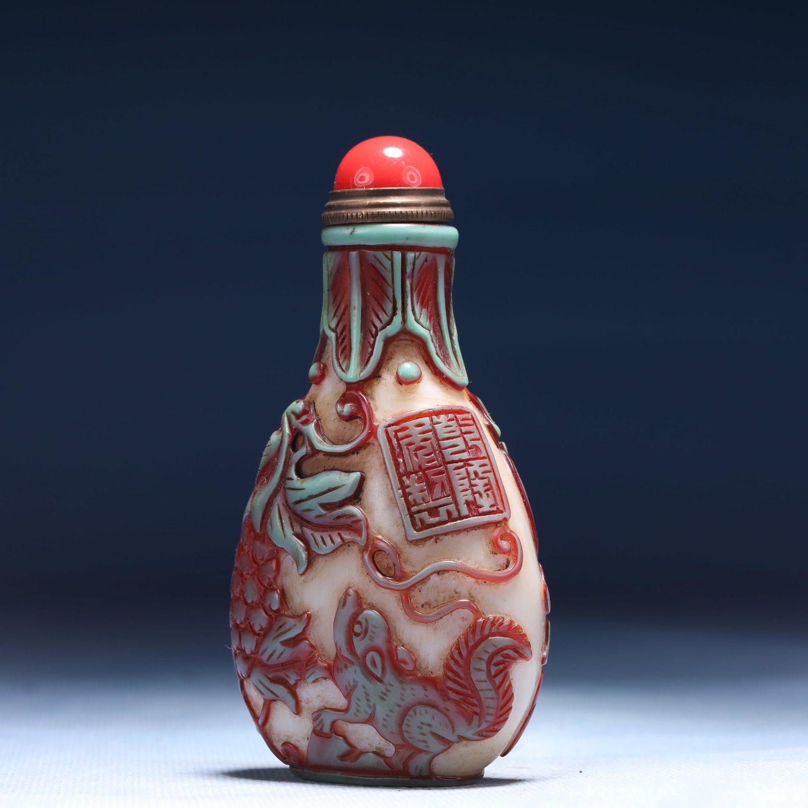 An Exquisite Glass Squirrel and Grapes Pattern Snuff Bottle - 5