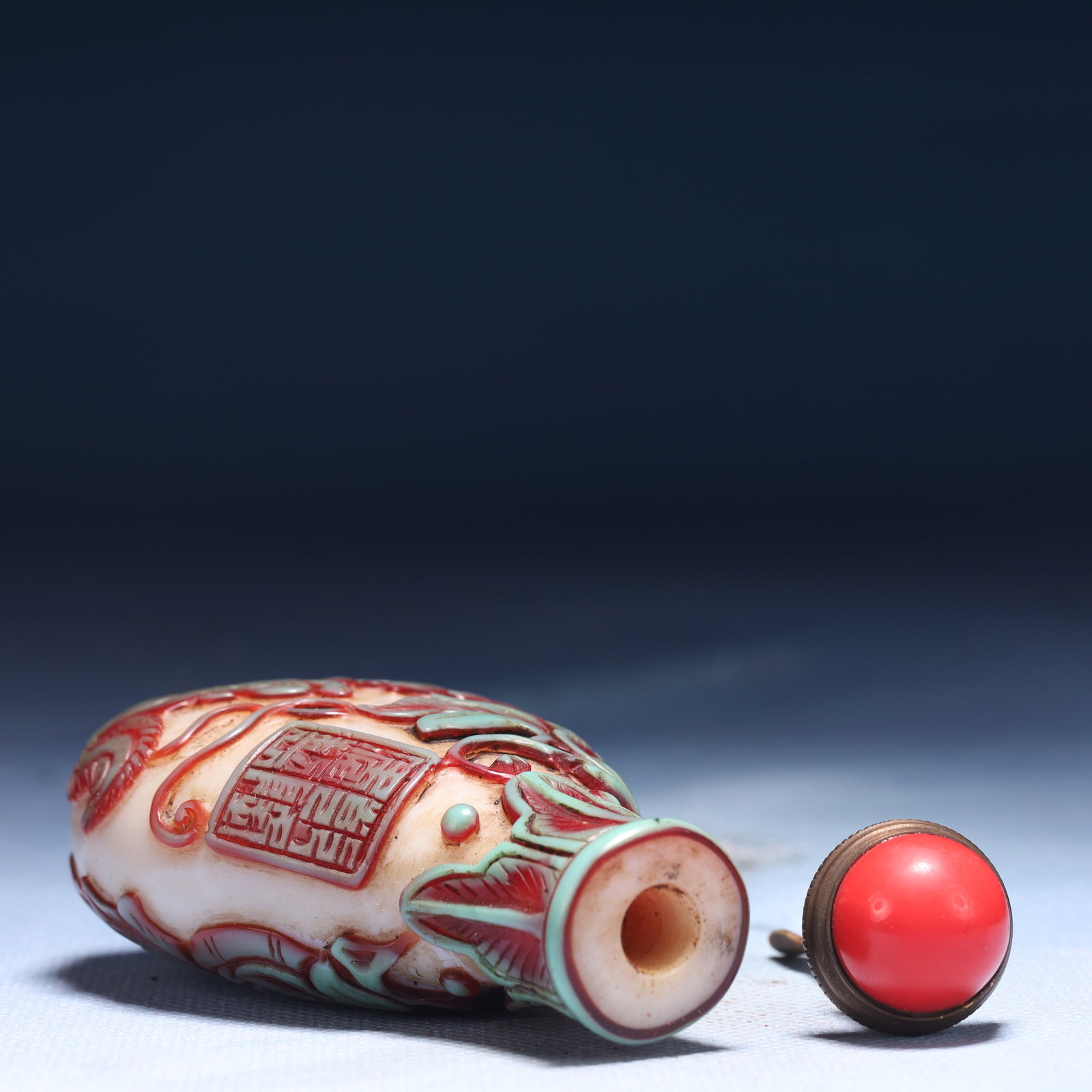 An Exquisite Glass Squirrel and Grapes Pattern Snuff Bottle - 6