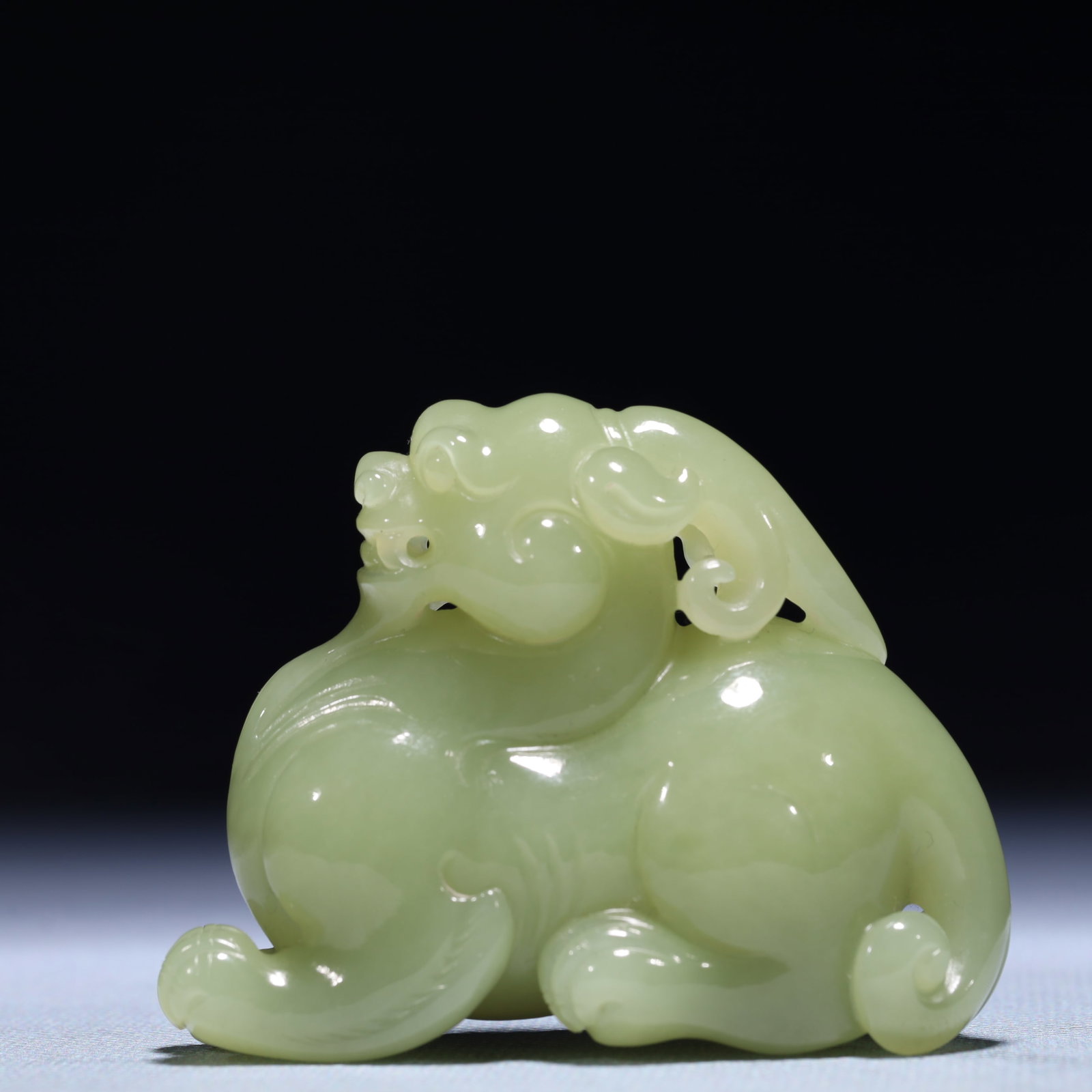An Exquisite Yellow Jade Auspicious Beast Ornament: An Exquisite Yellow Jade Auspicious Beast Ornament,Qing Dynasty,China,Size:2.8inx1.4inx2.2in,Weight:154.4g 黄玉瑞兽摆件,中国清代