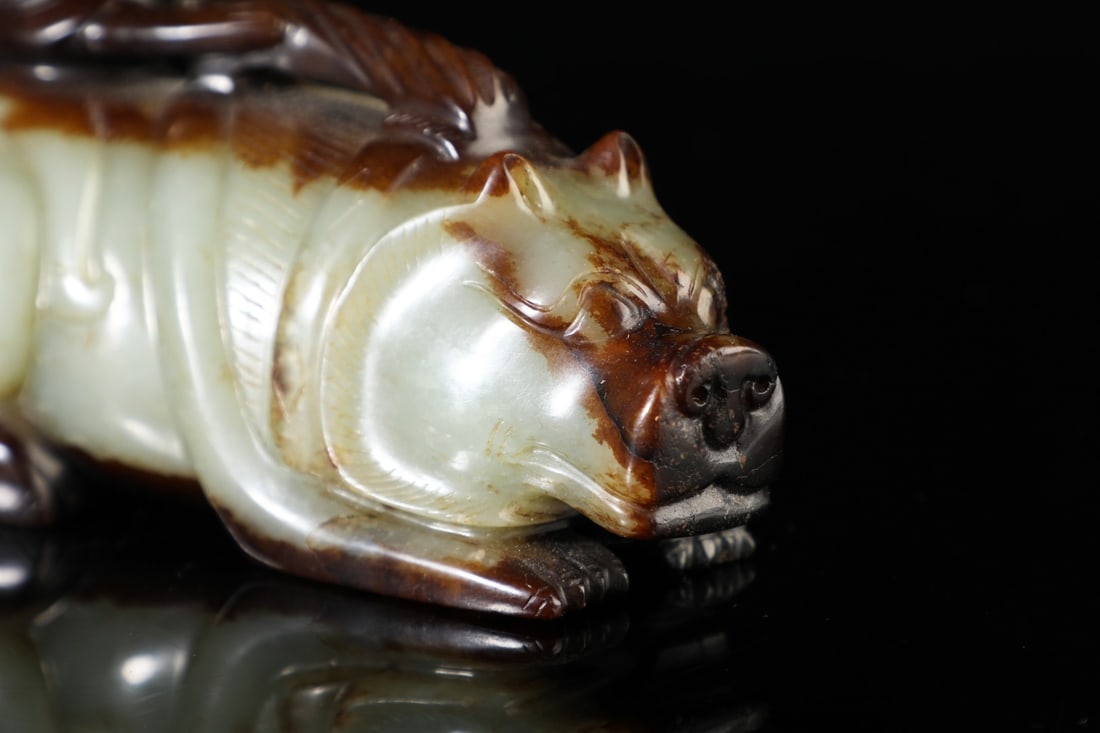 An Exquisite White Jade Bear Ornament - 2