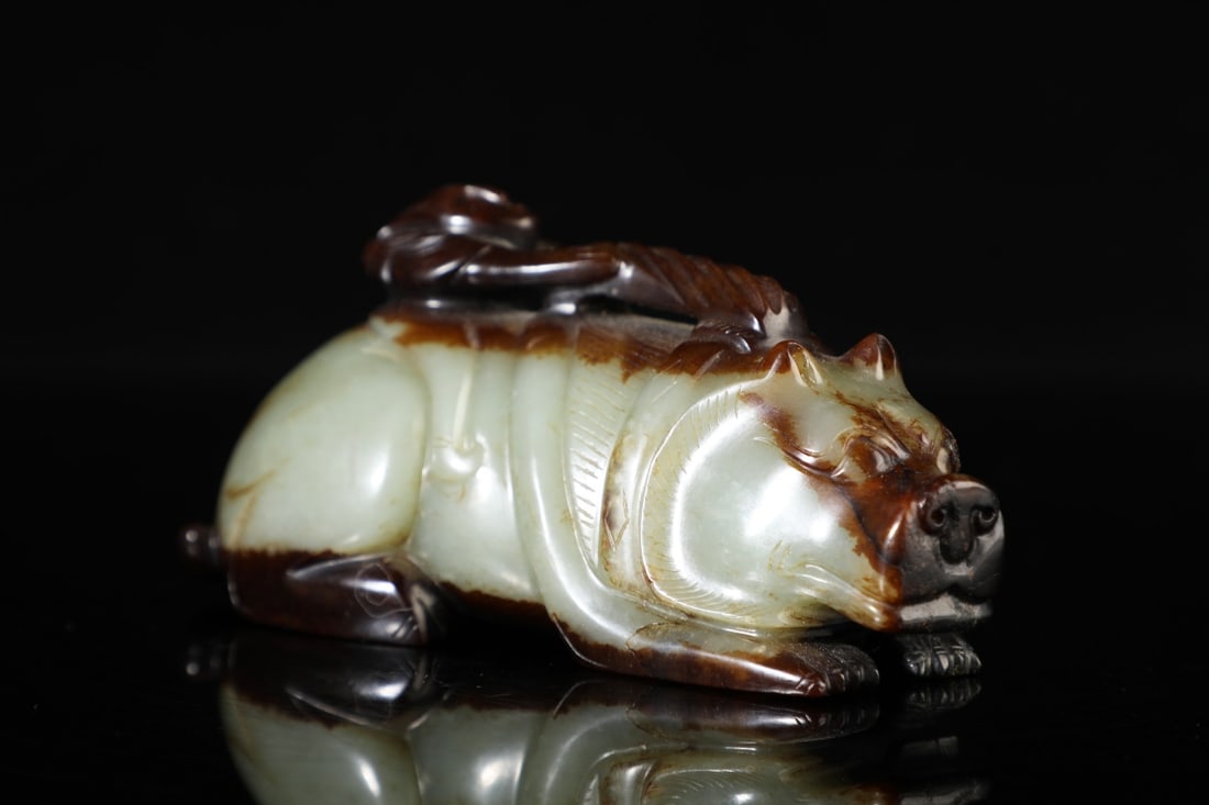An Exquisite White Jade Bear Ornament - 4