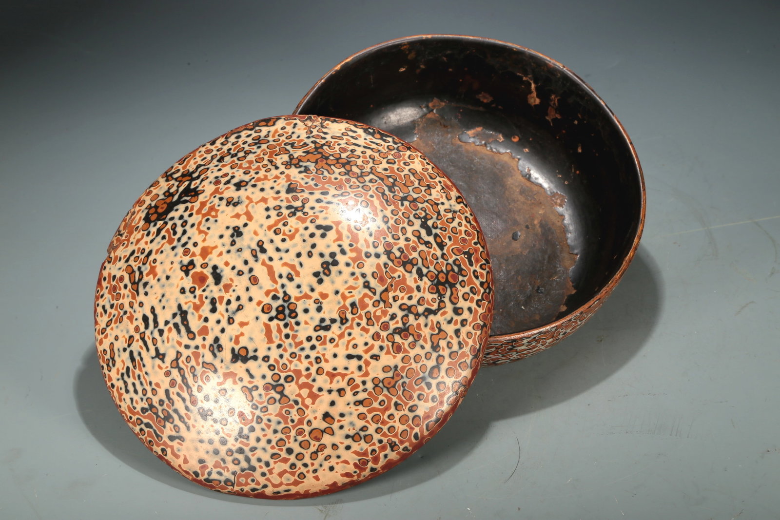 A Pineapple-Lacquered Box - 3