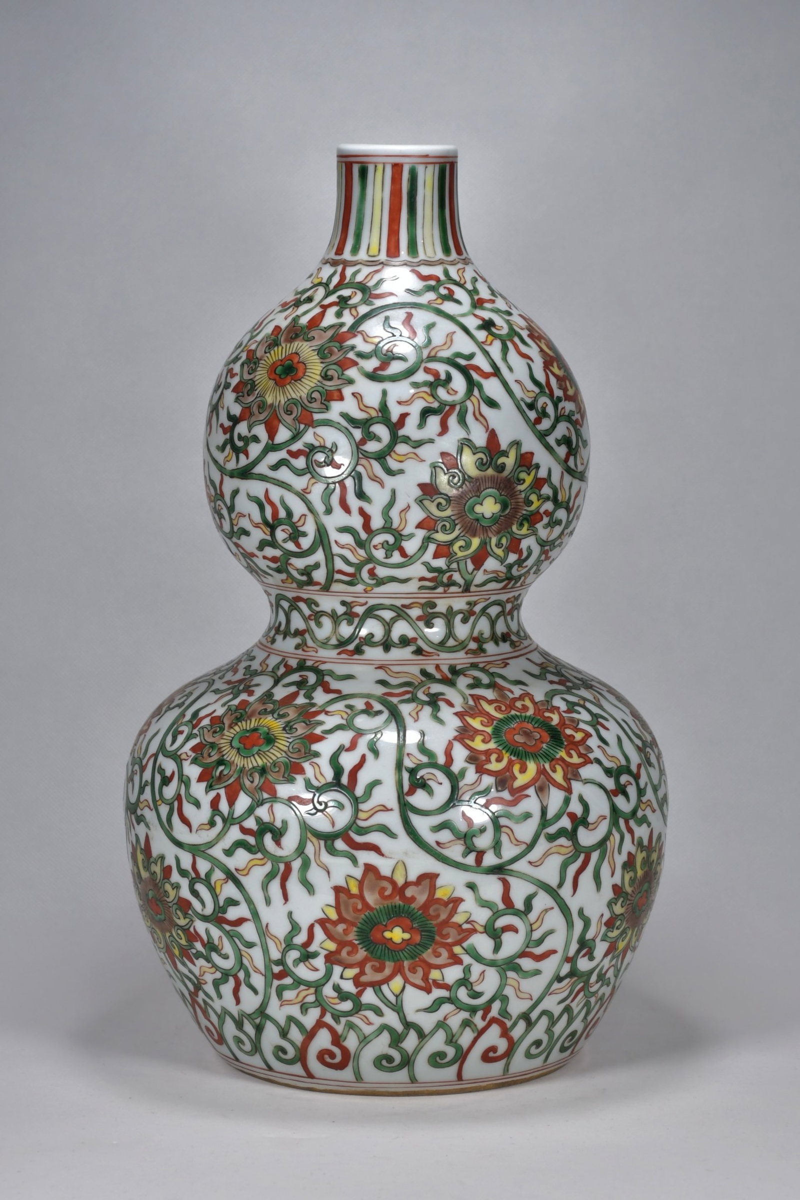 A Huge Wucai Lotus Pattern Gourd Vase (1 of 9)