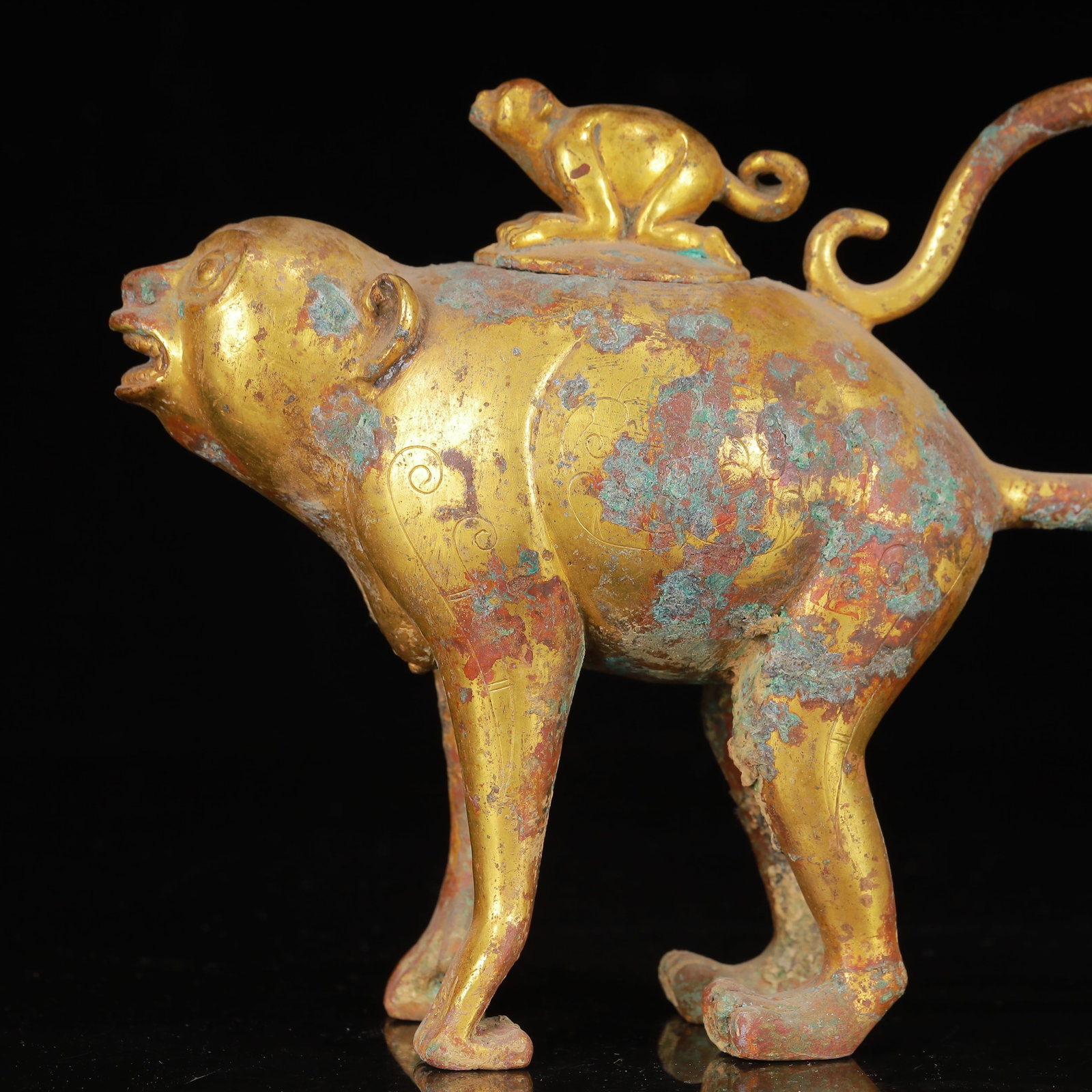 An Exquisite Gilt Bronze Monkey Ornament - 2