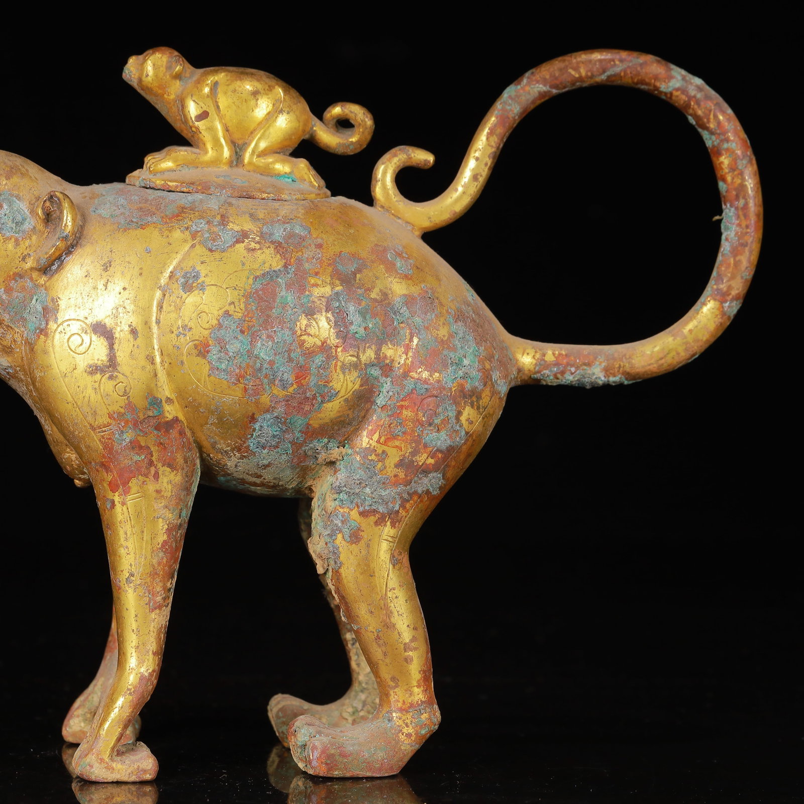 An Exquisite Gilt Bronze Monkey Ornament - 3