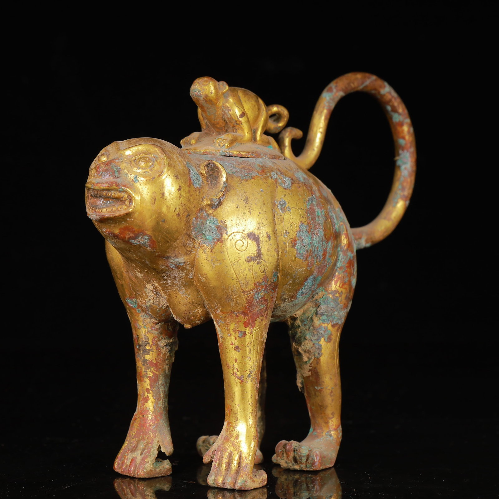An Exquisite Gilt Bronze Monkey Ornament - 4