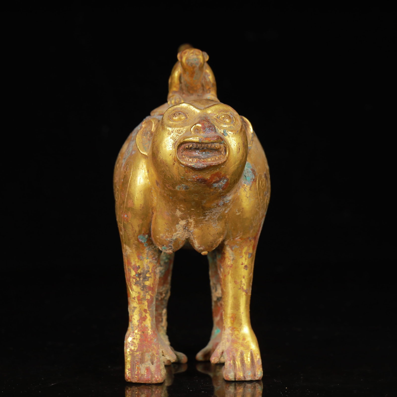 An Exquisite Gilt Bronze Monkey Ornament - 5