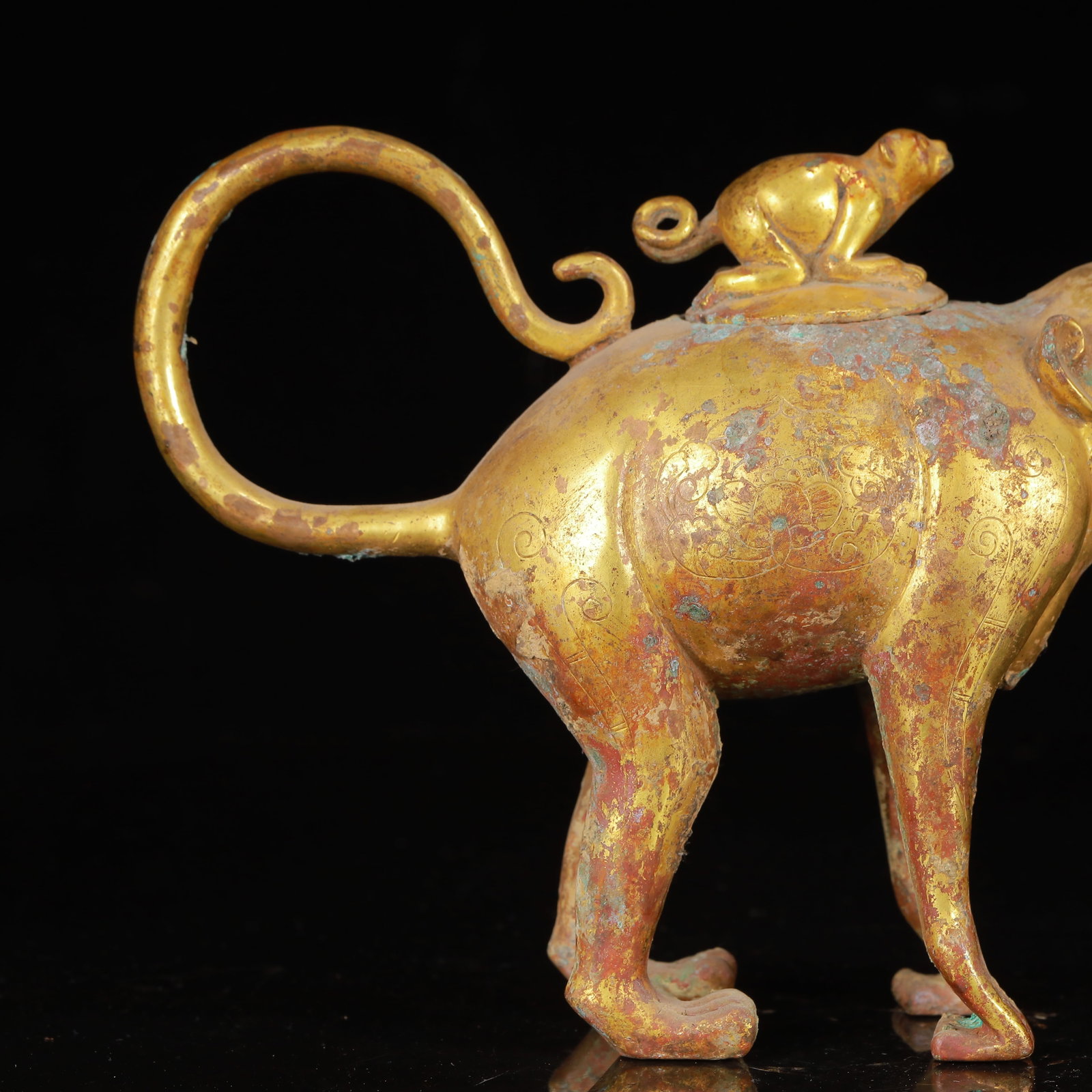 An Exquisite Gilt Bronze Monkey Ornament - 8